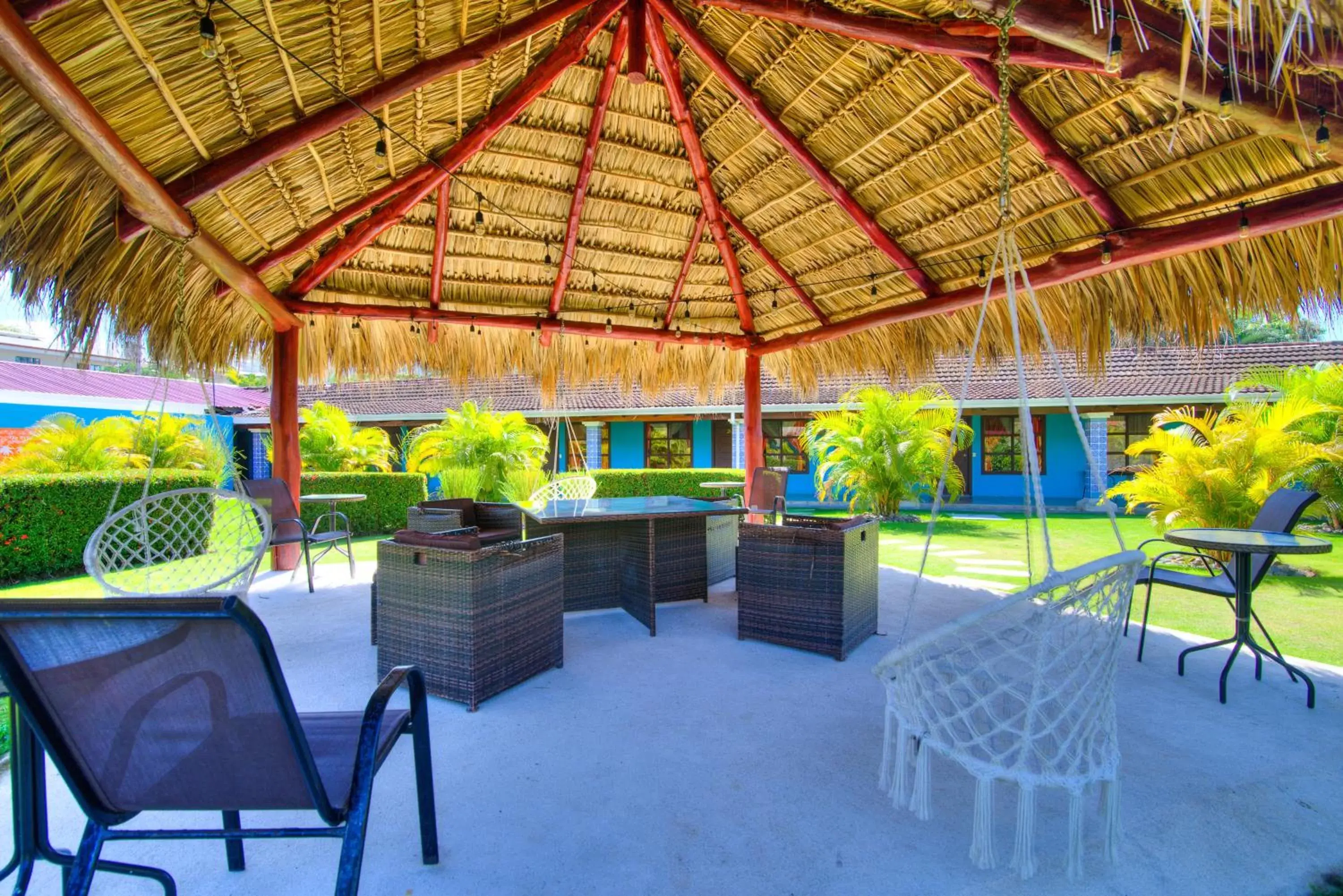 Restaurant/Places to Eat in Beach Break Resort