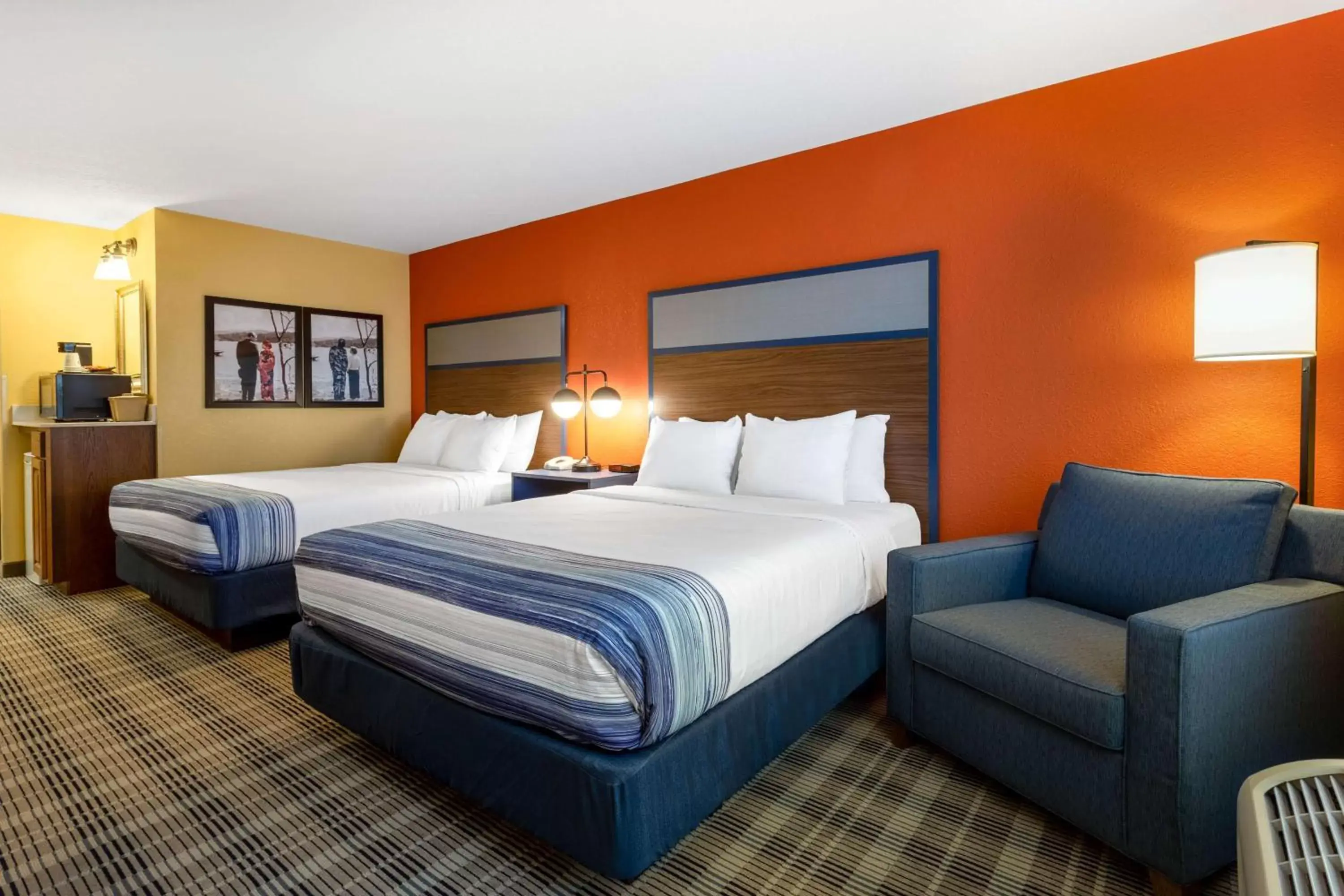 Photo of the whole room, Bed in AmericInn by Wyndham Fulton Clinton