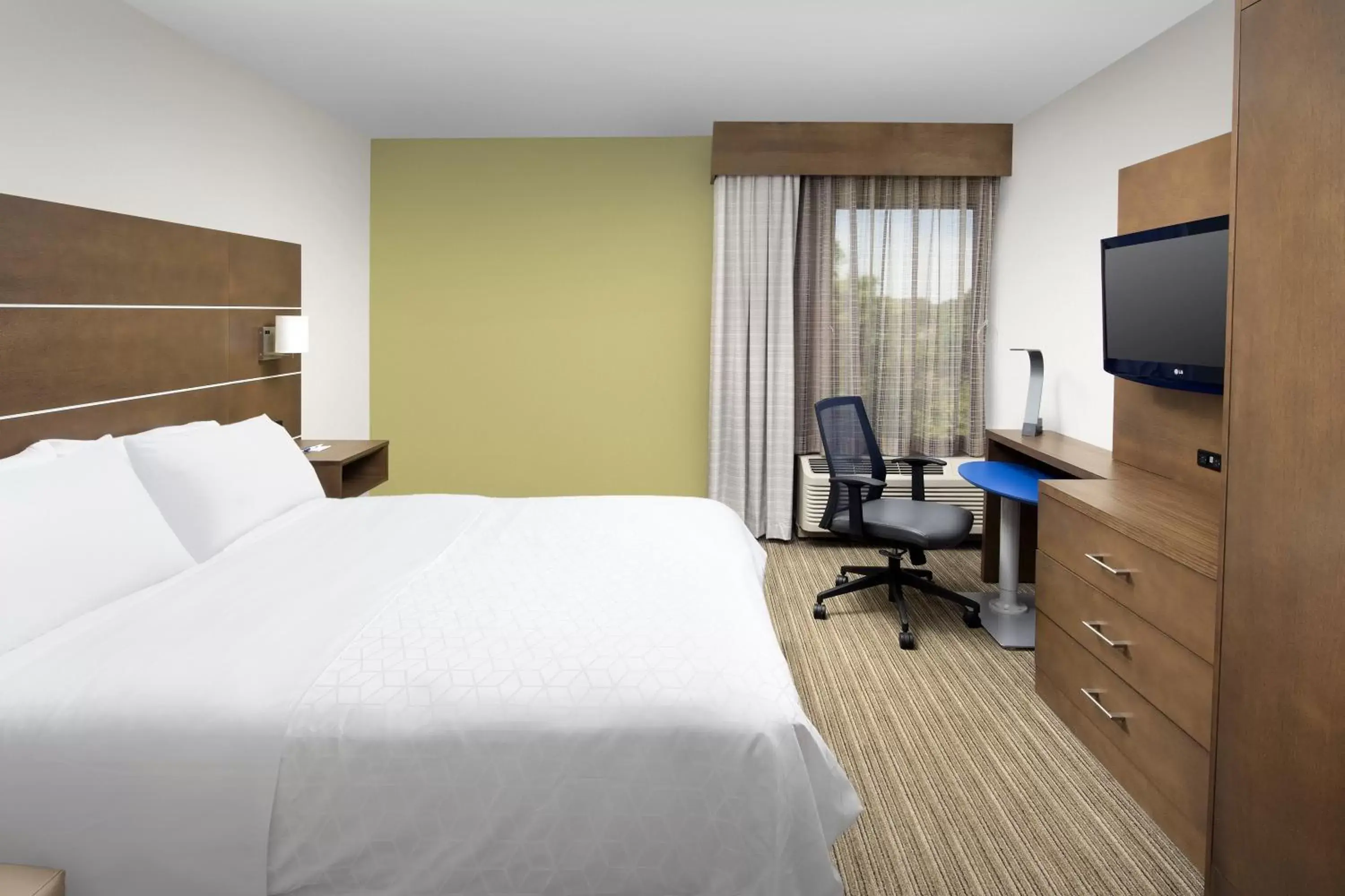 Photo of the whole room, Bed in Holiday Inn Express Andover North - Lawrence, an IHG Hotel