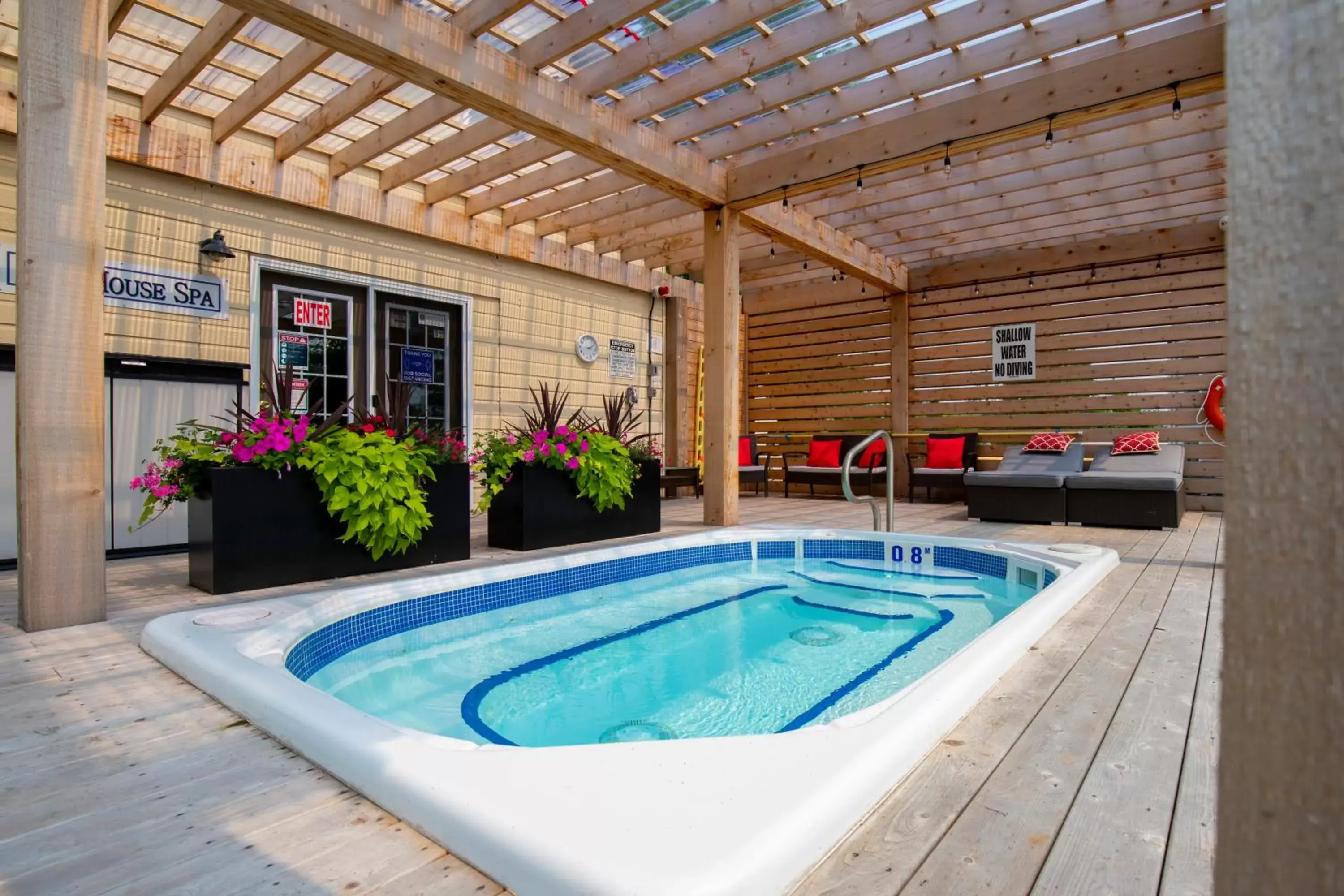 Hot Tub, Swimming Pool in Rawley Resort, Spa & Marina