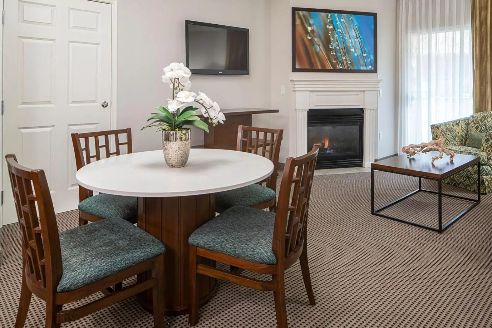 TV and multimedia in Tahiti All-Suite Resort