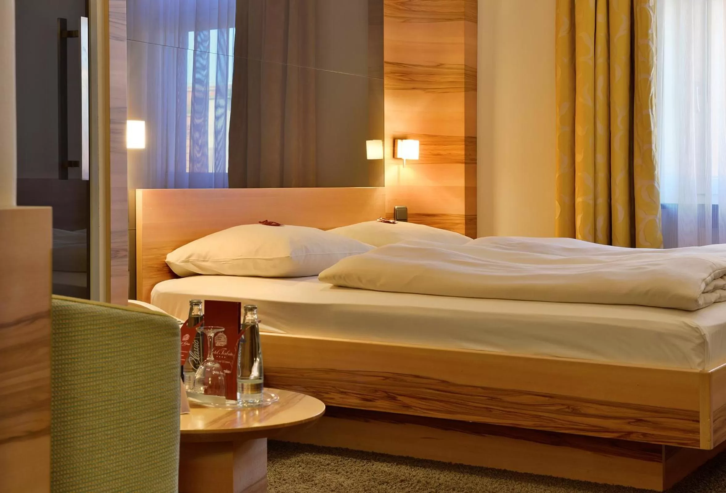 Day, Bed in Hotel Torbräu