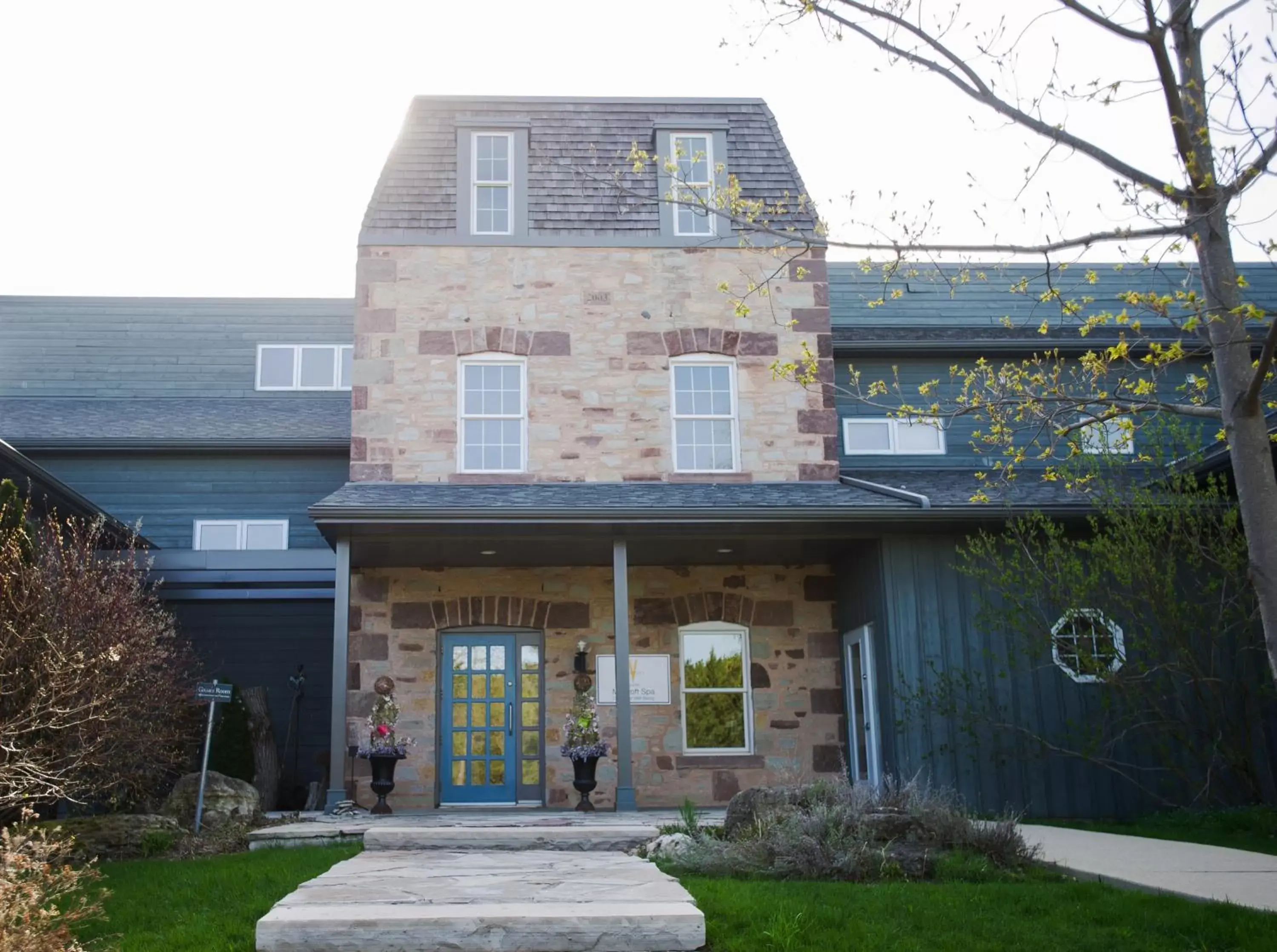 Facade/entrance, Property Building in Millcroft Inn & Spa