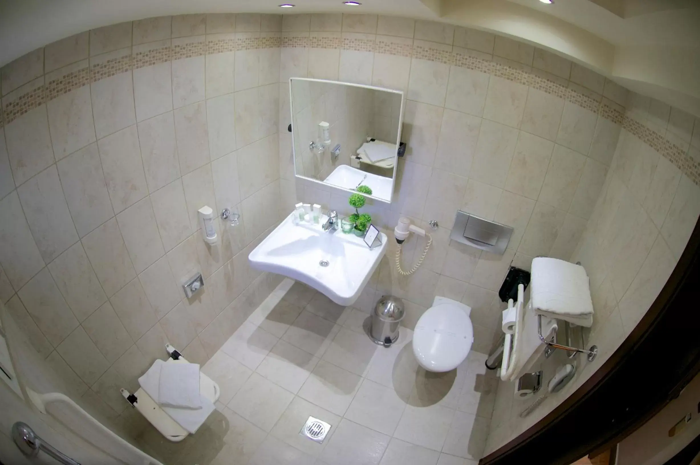 Bathroom in Capsis Hotel Thessaloniki