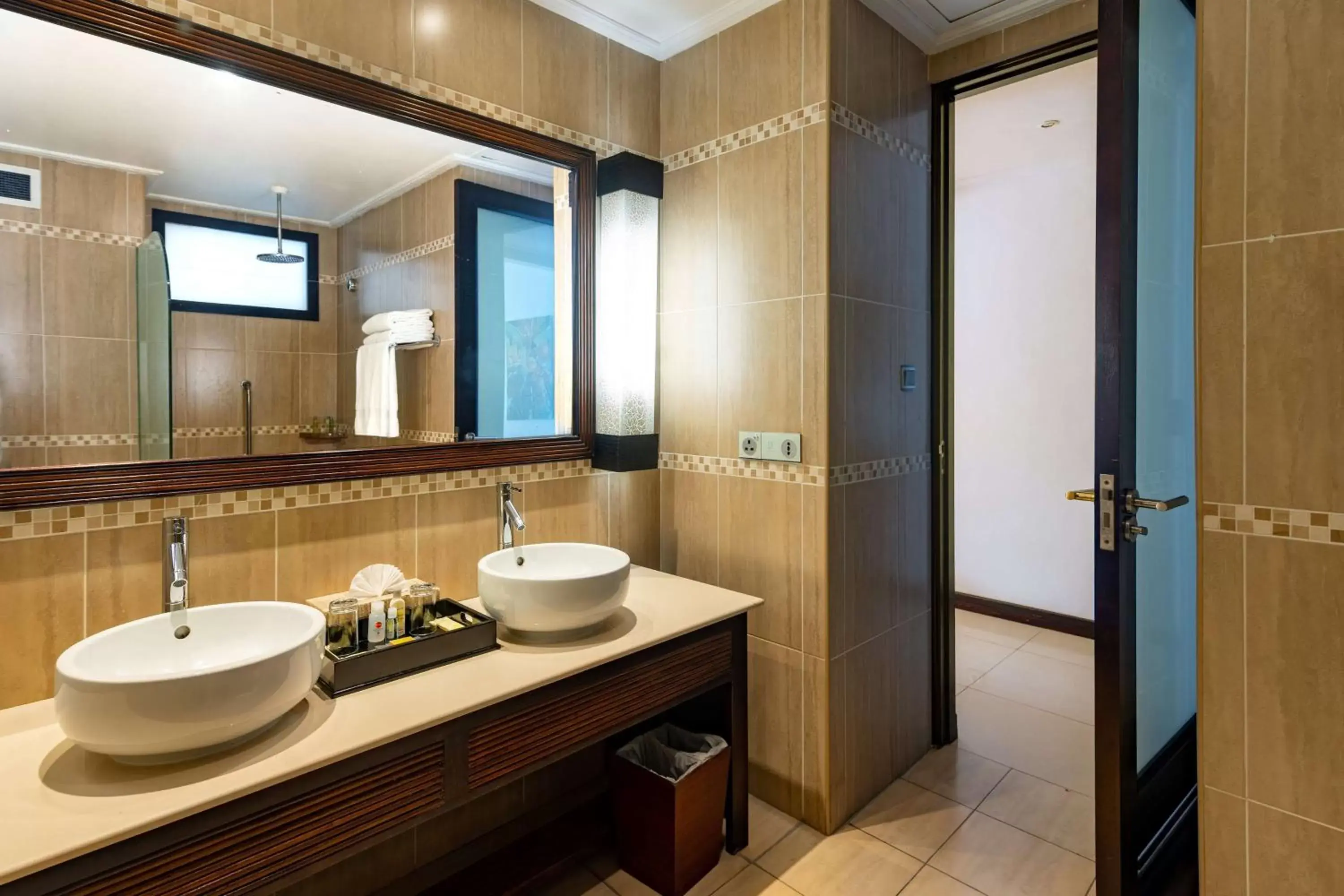 Shower, Bathroom in DoubleTree by Hilton Seychelles Allamanda Resort & Spa