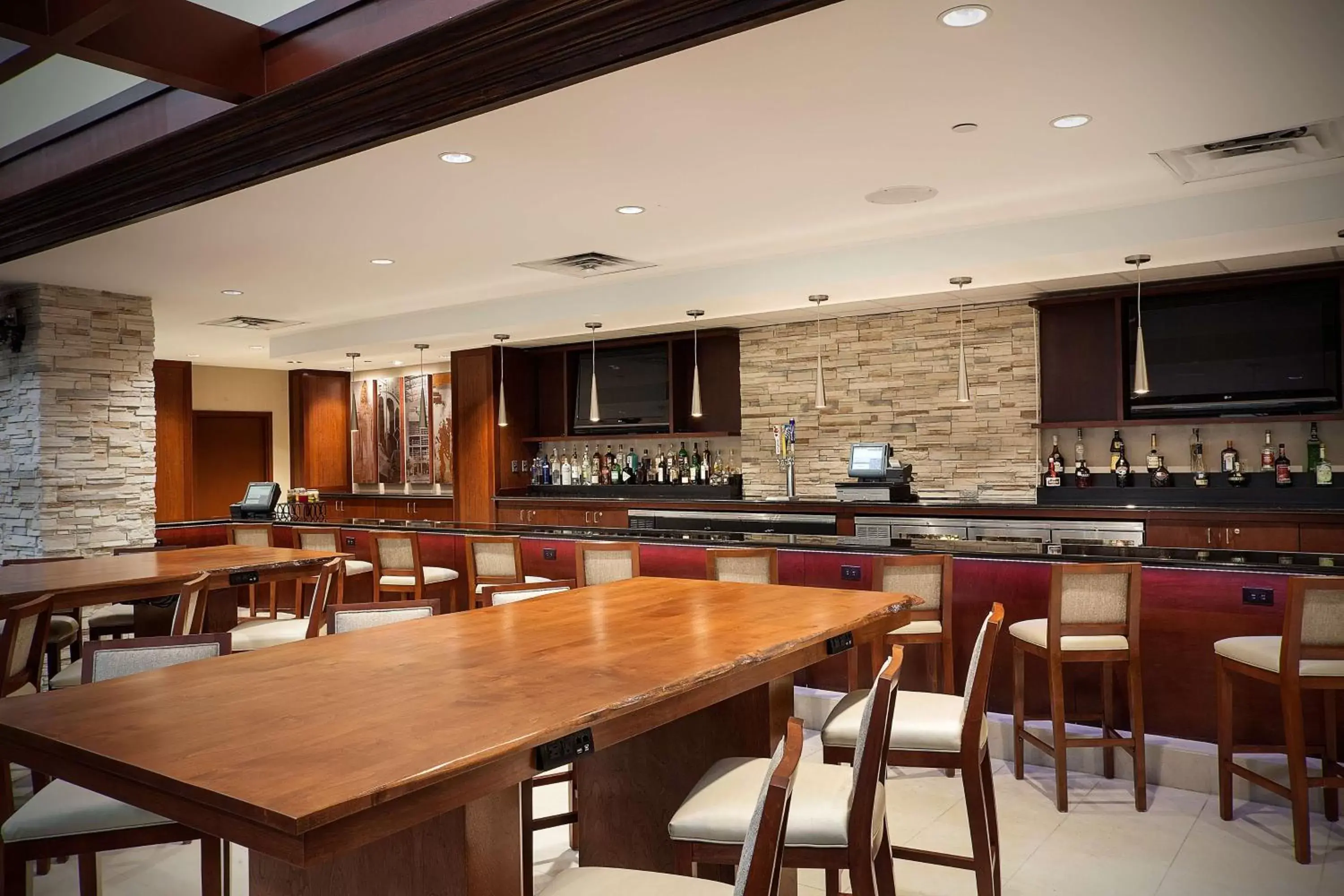 Lounge or bar, Restaurant/Places to Eat in Hyatt Regency Houston Intercontinental Airport