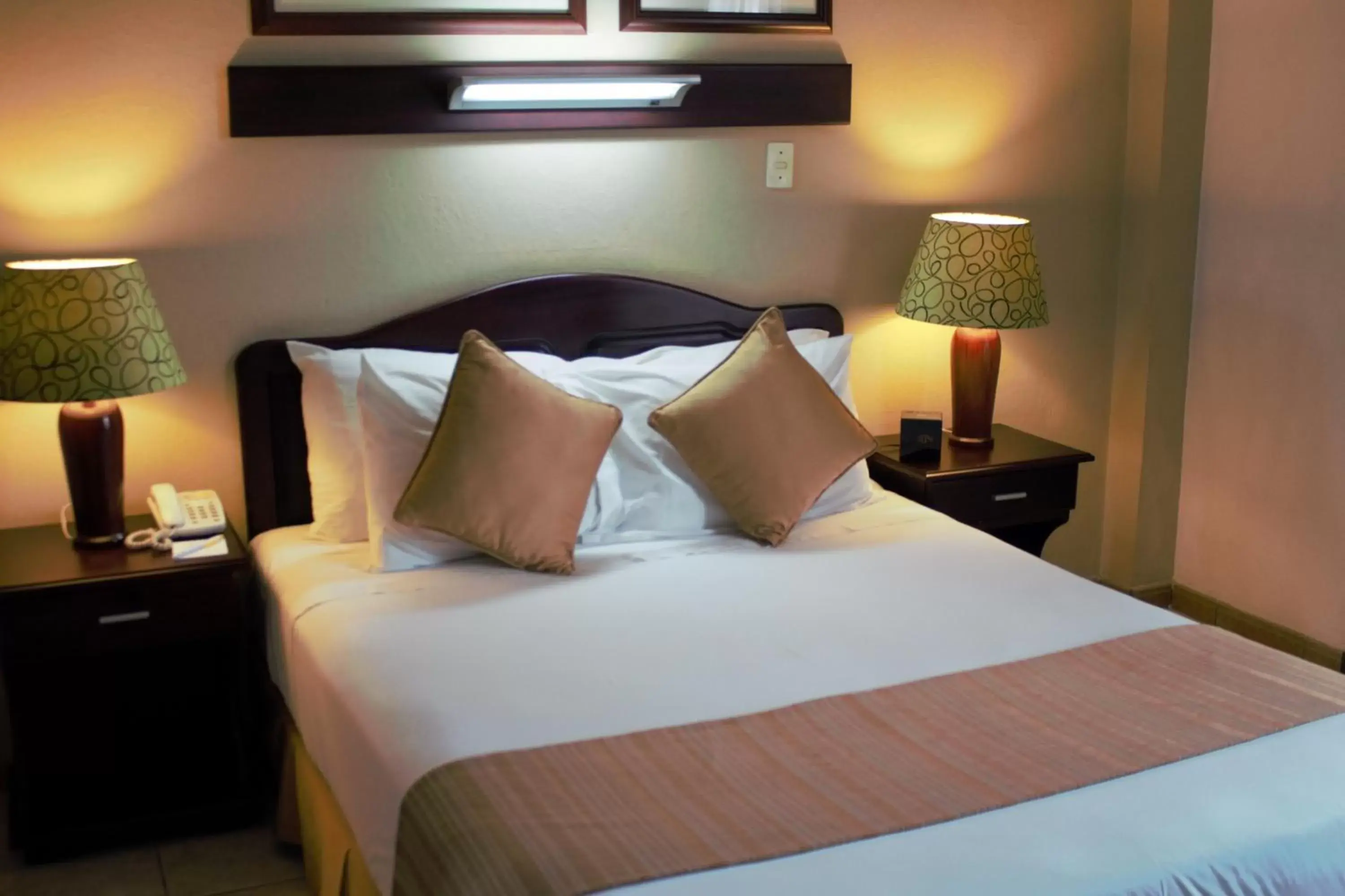 Bed in La Sabana Hotel Suites Apartments