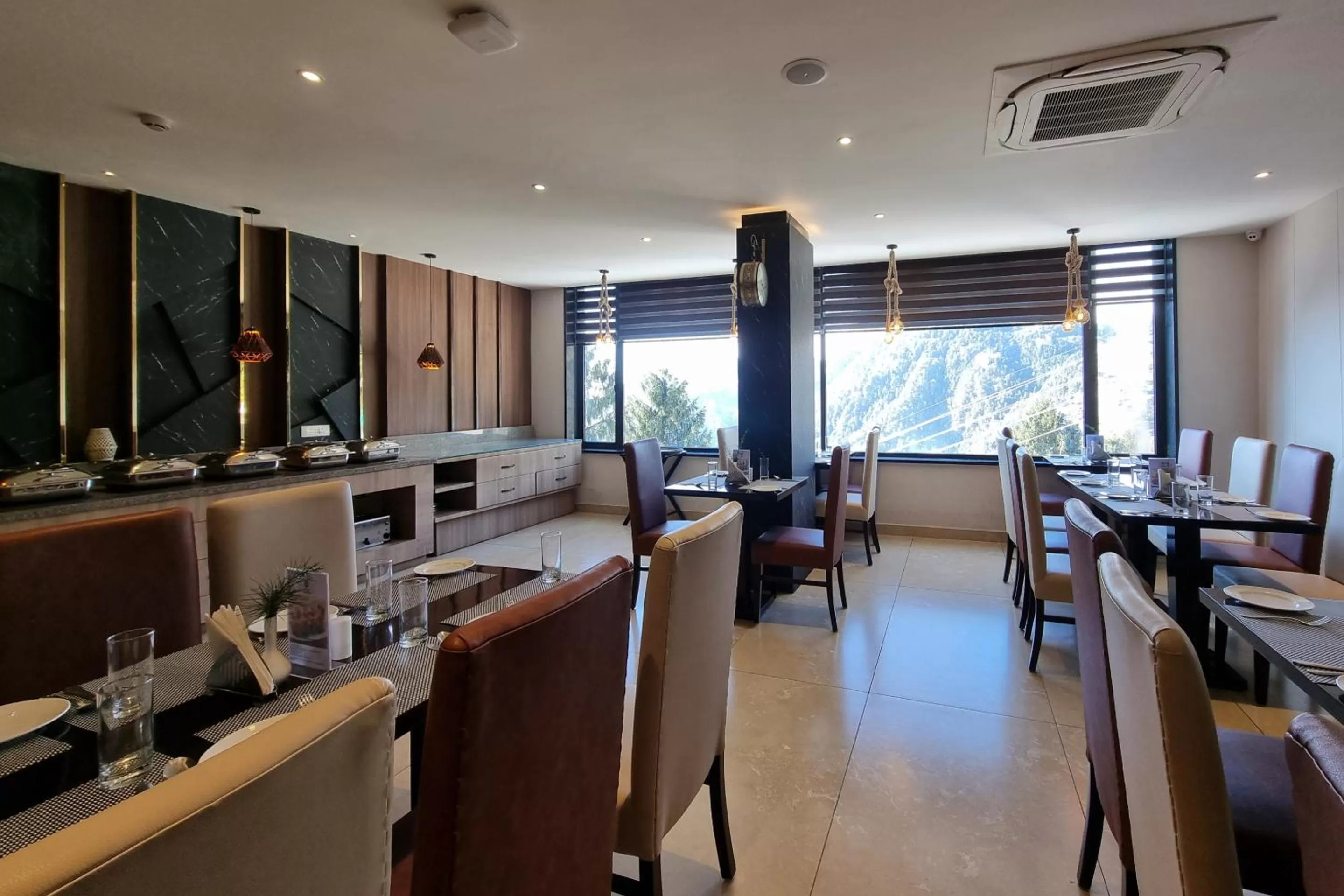 Restaurant/places to eat in Best Western Dalhousie