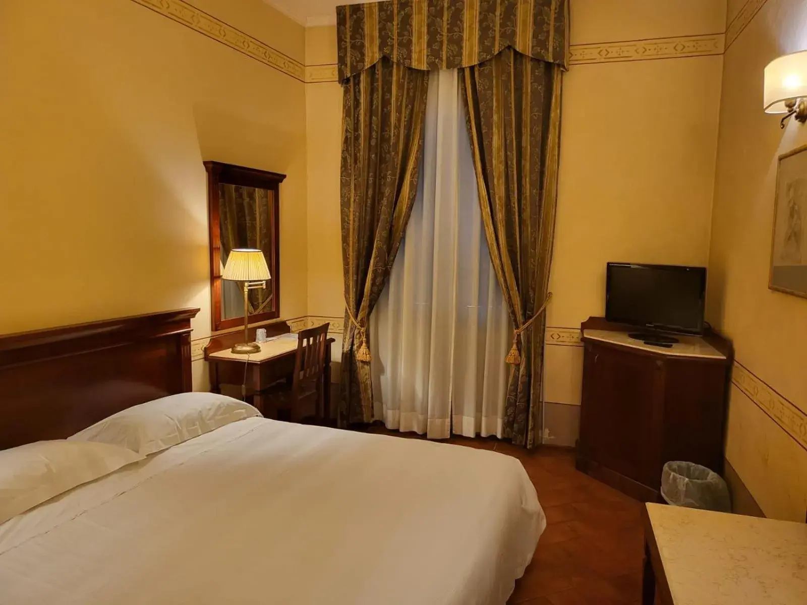 Photo of the whole room, Bed in Hotel Logge Dei Mercanti