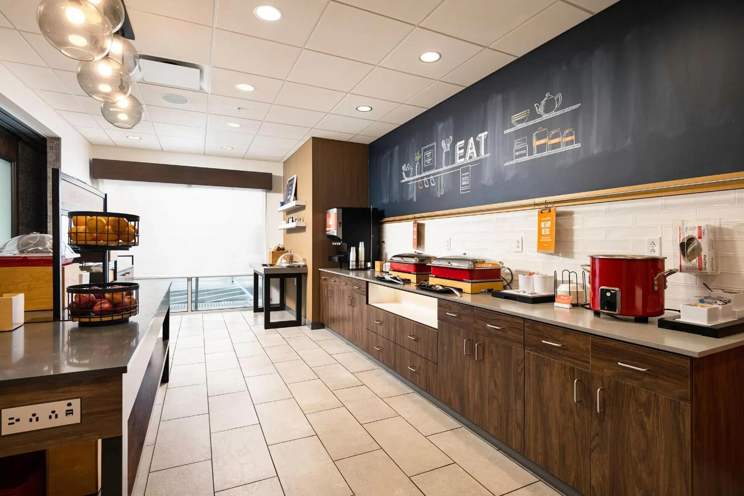 Food, Kitchen/Kitchenette in Hampton Inn Buffalo - Amherst