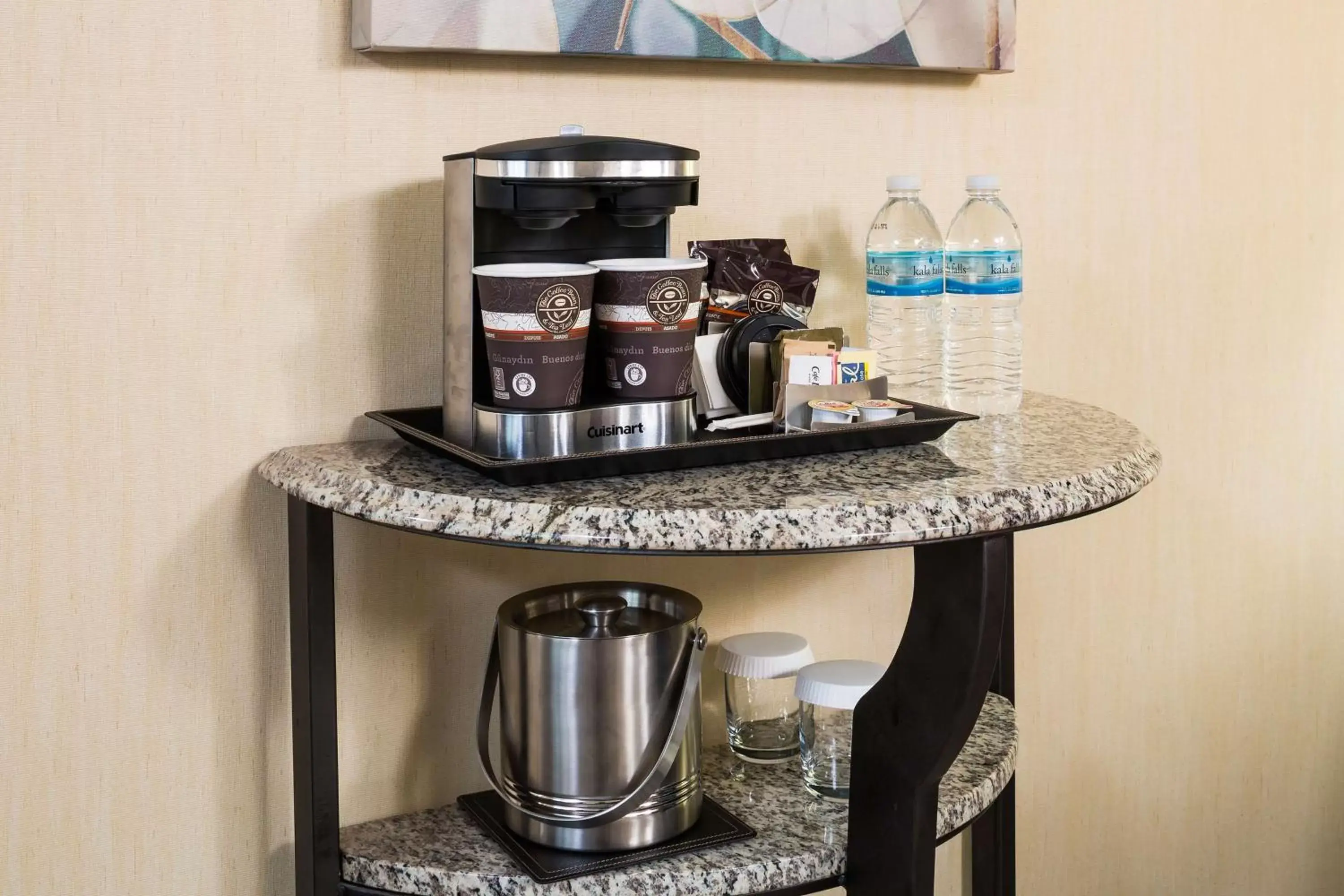 Kitchen or kitchenette, Coffee/Tea Facilities in DoubleTree by Hilton Boston-Andover