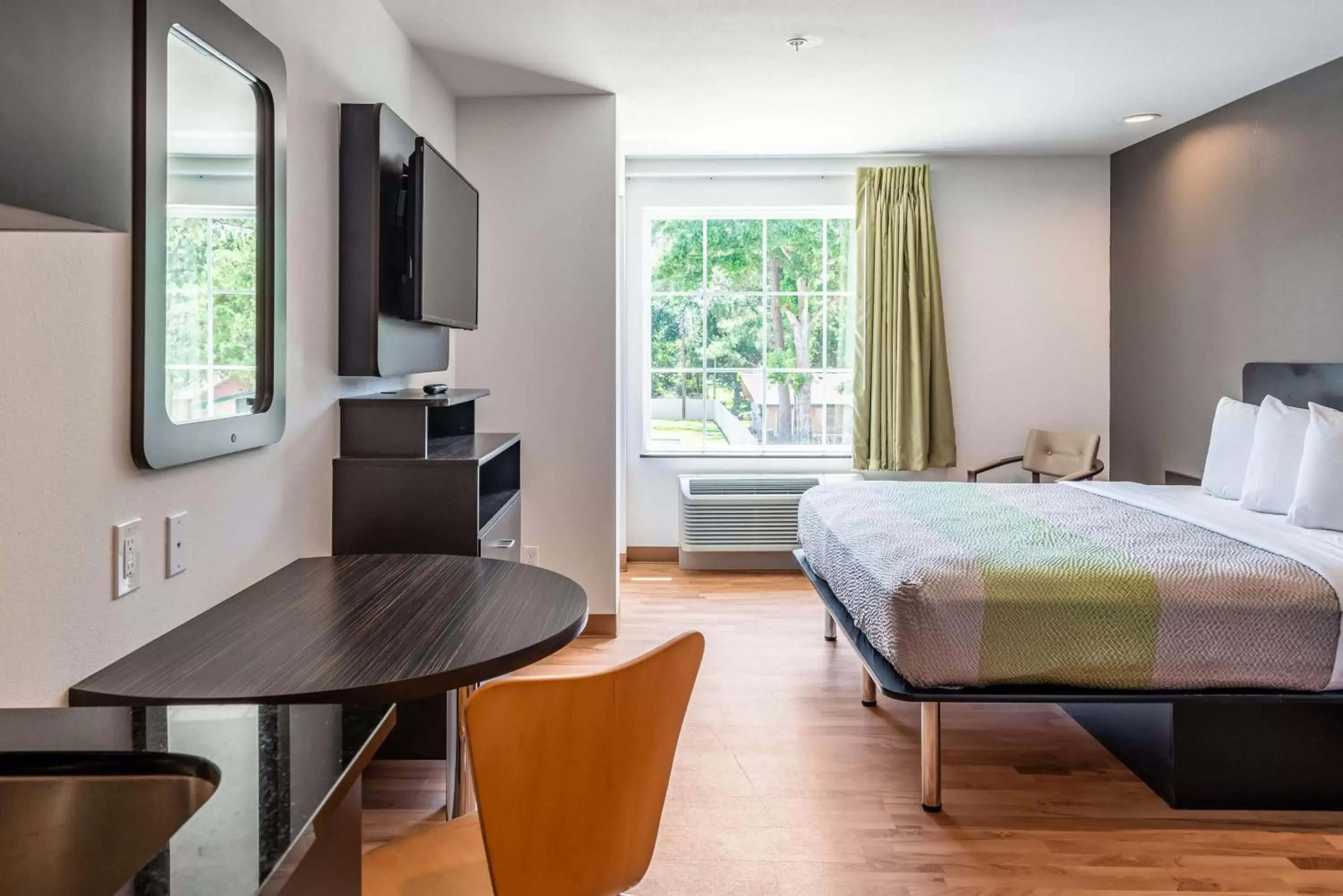 TV and multimedia, Bed in Studio 6 Lake Charles TV and multimedia, Bed in Studio 6 Lake Charles