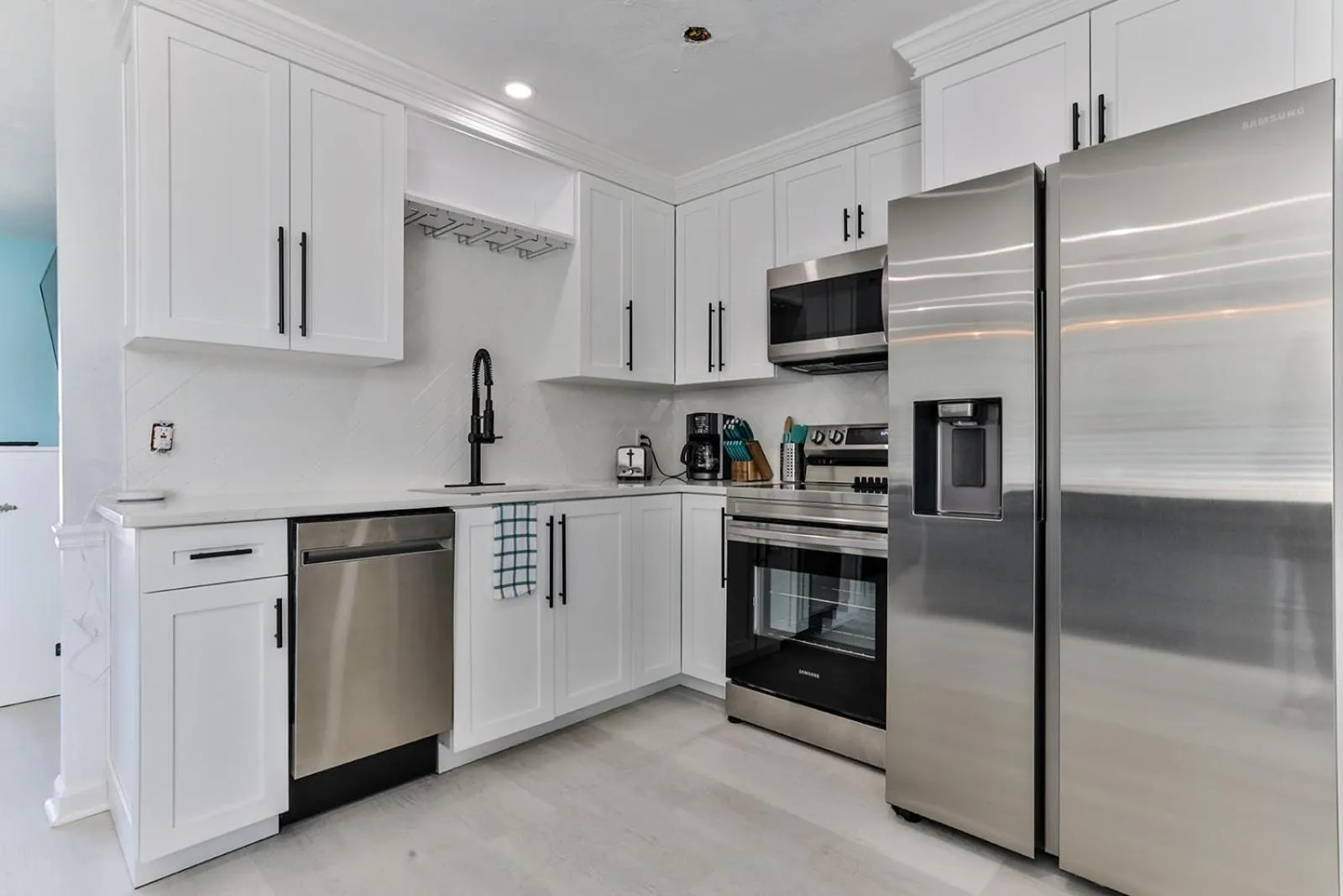 Kitchen or kitchenette in Coastal Waters