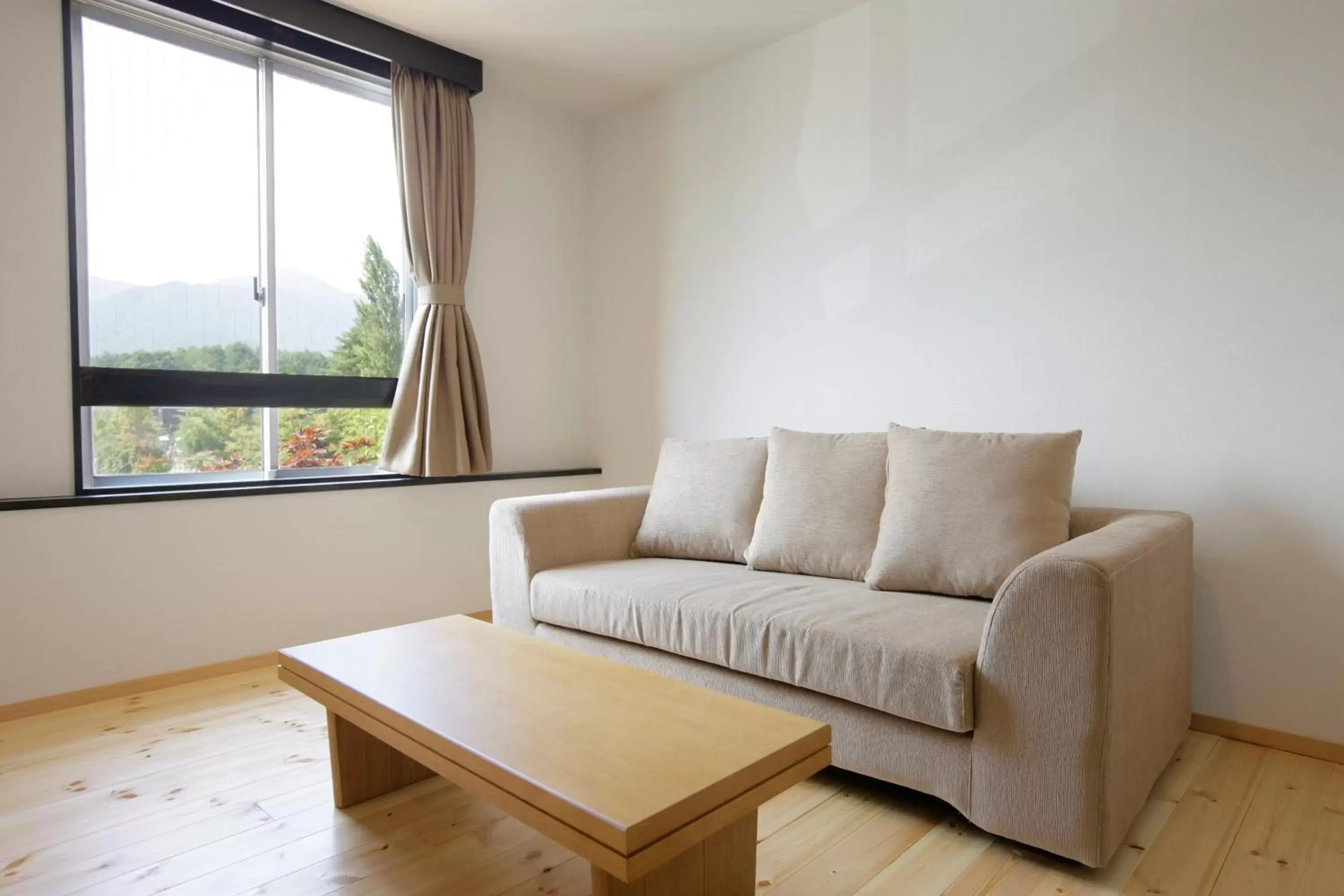 Photo of the whole room, Seating Area in Royal Hotel Kawaguchiko