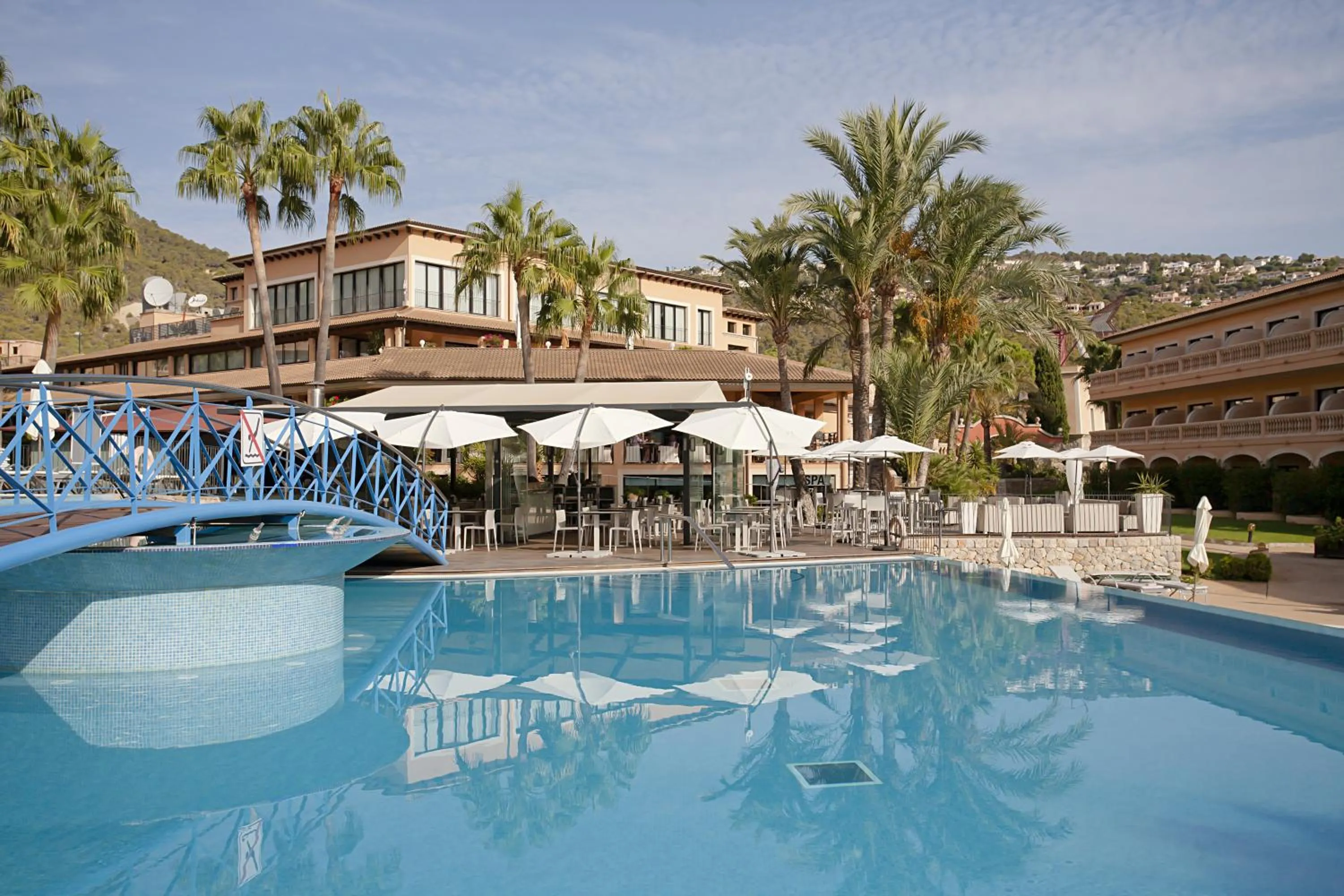 Swimming pool in Mon Port Hotel & Spa