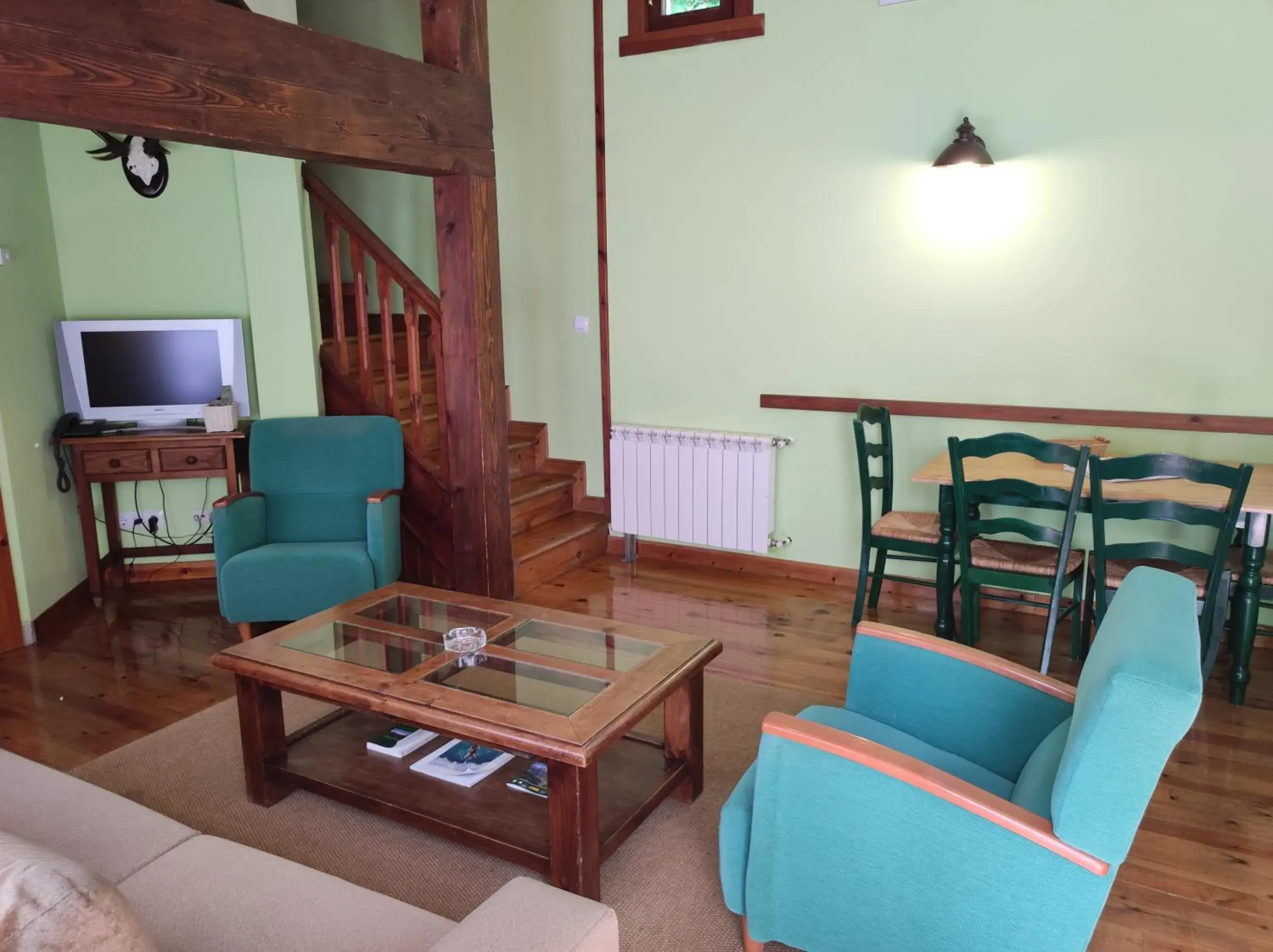 Living room, Seating Area in Viviendas Rurales El Covaju