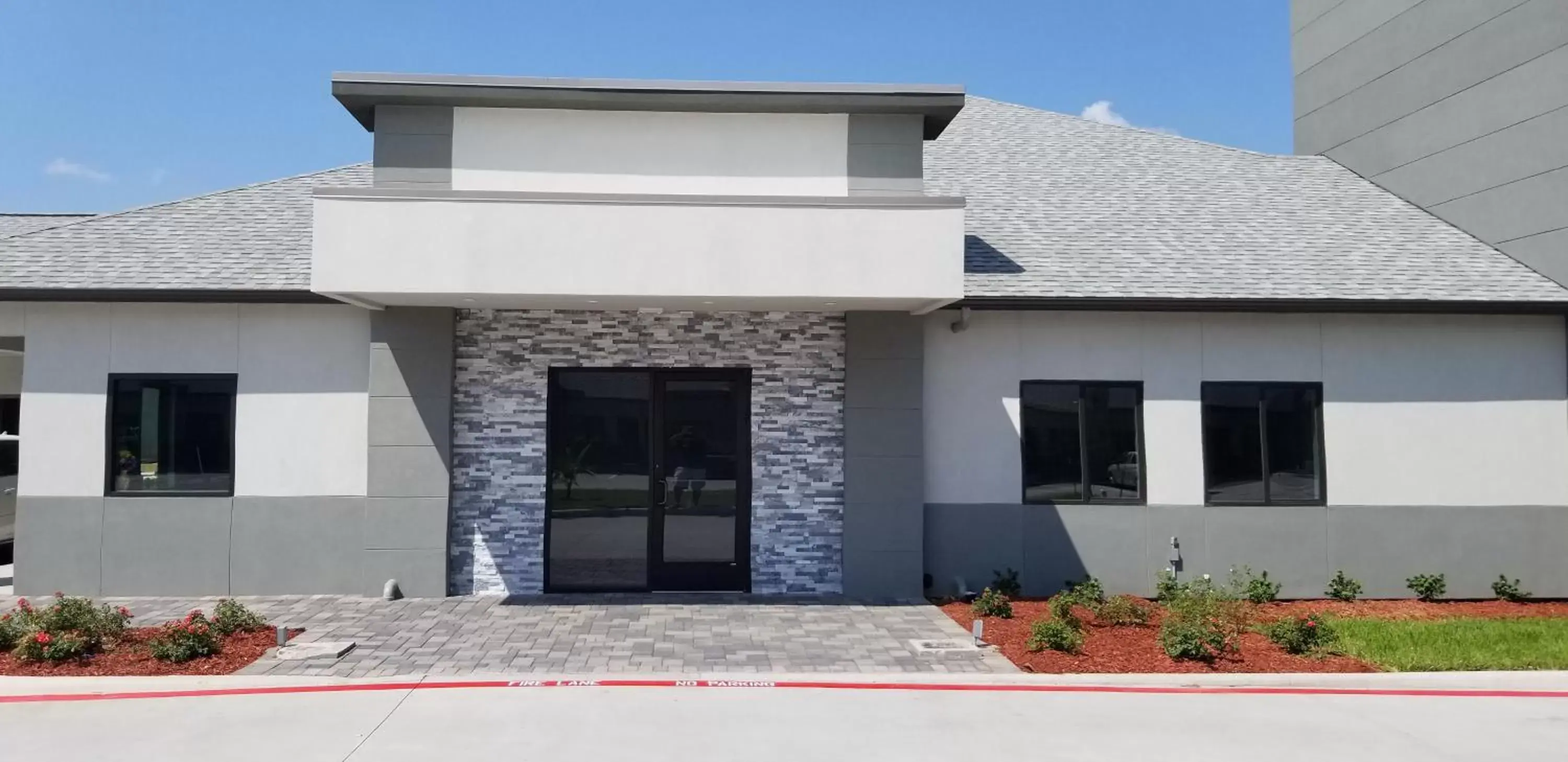 Property building in Studio 6 Deer Park, Tx Property building in Studio 6 Deer Park, Tx