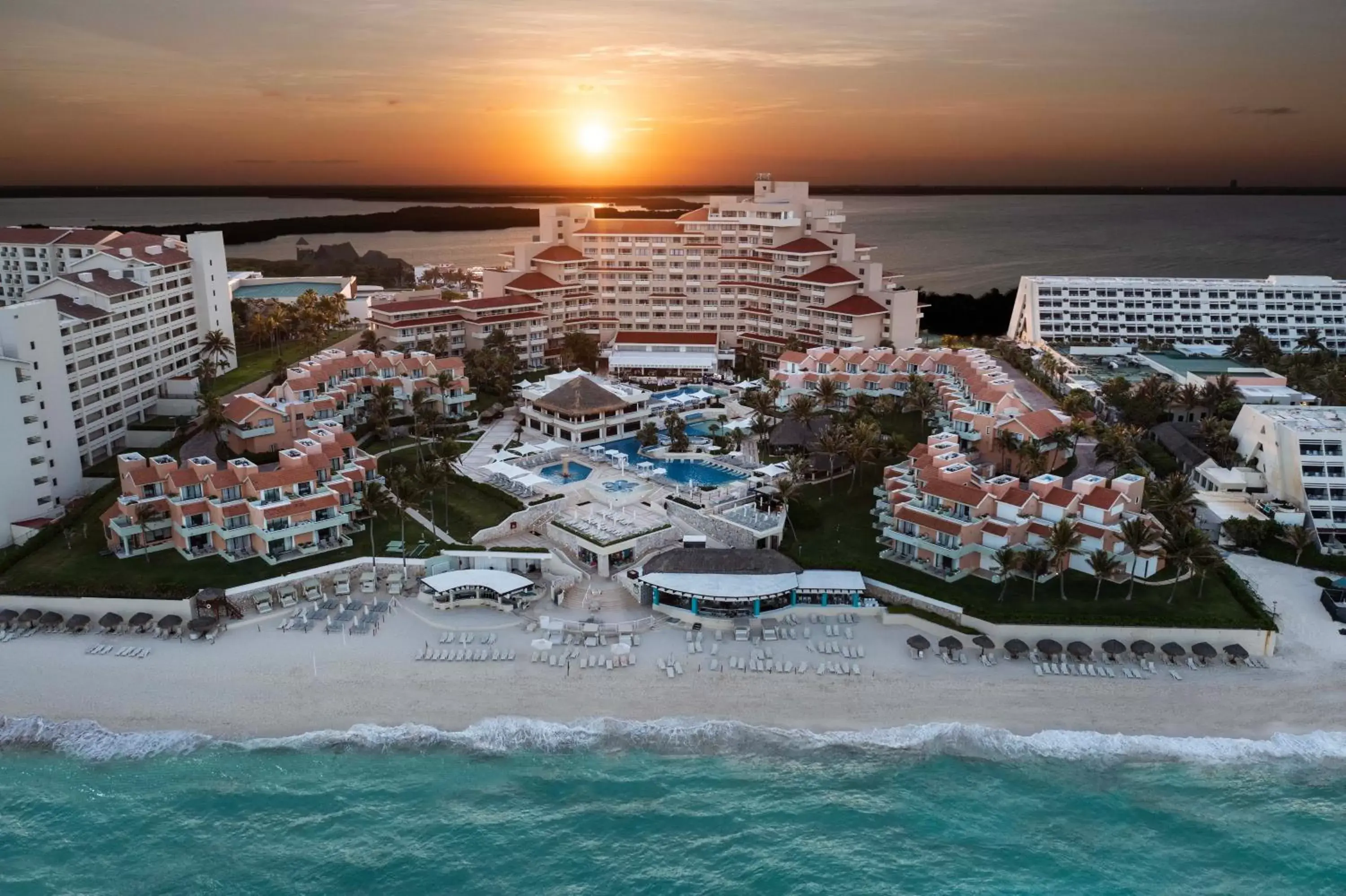 Sea view, Bird's-eye View in Wyndham Grand Cancun All Inclusive Resort & Villas