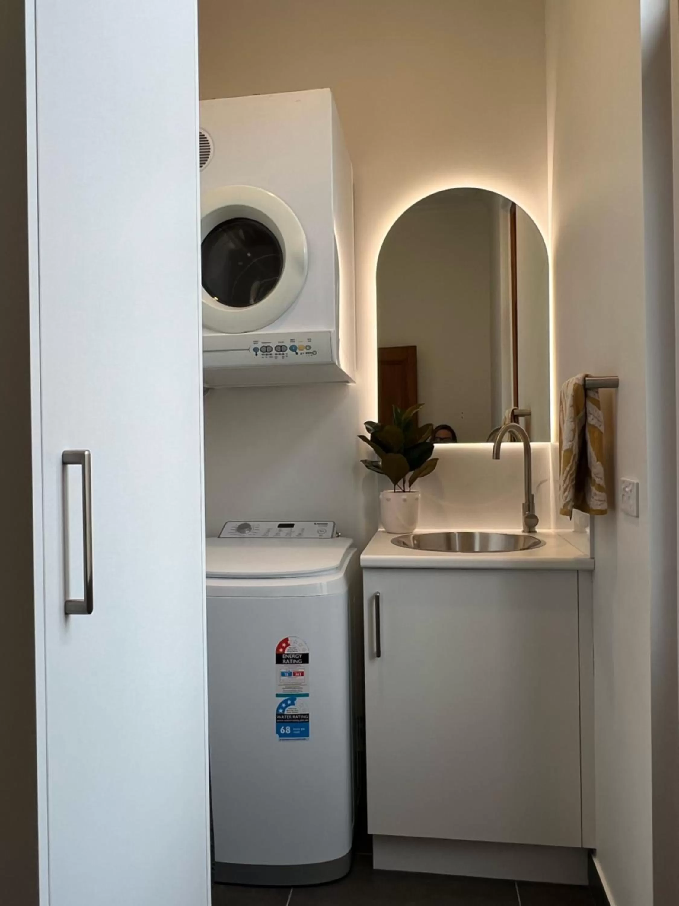 washing machine in Seacombe House Motor Inn Port Fairy