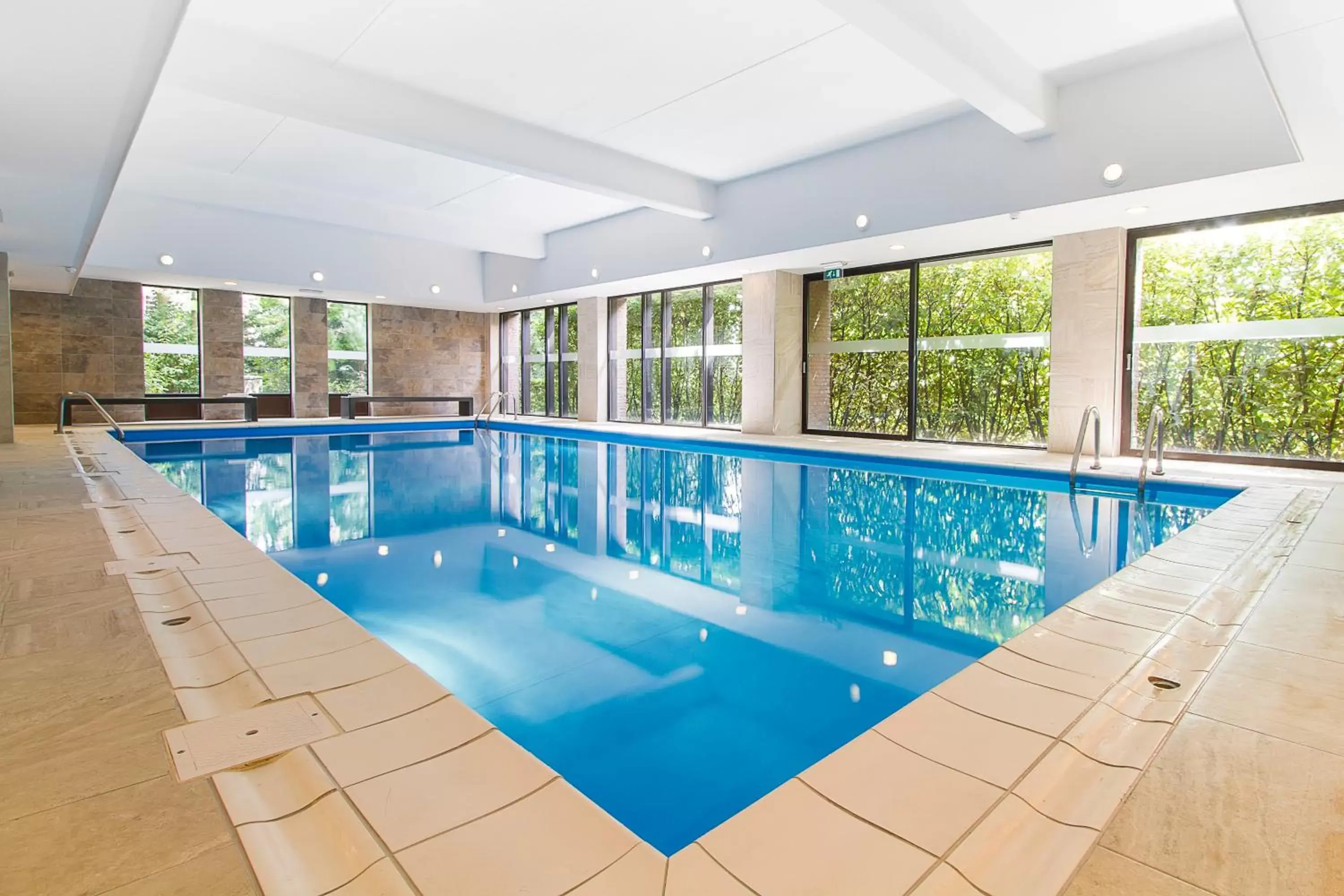 Swimming Pool in Bastion Hotel Apeldoorn Het Loo