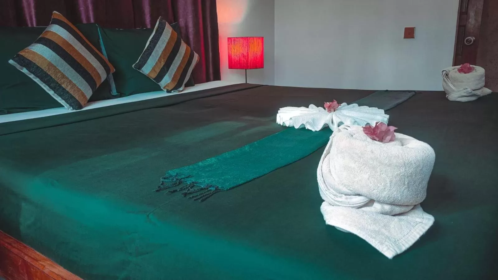 Property building in Au Cabaret Vert