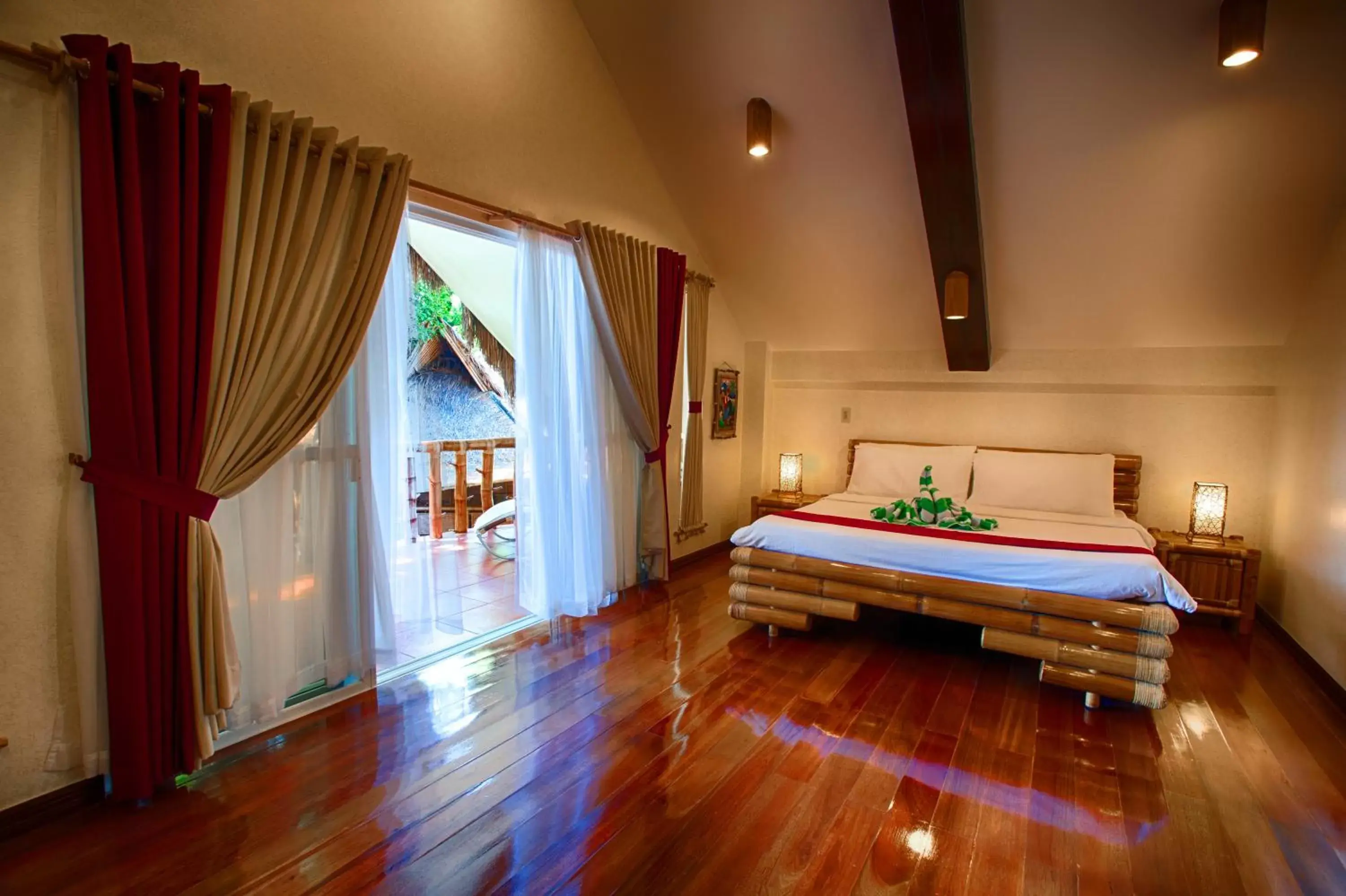 Bed in Pura Vida Beach & Dive Resort