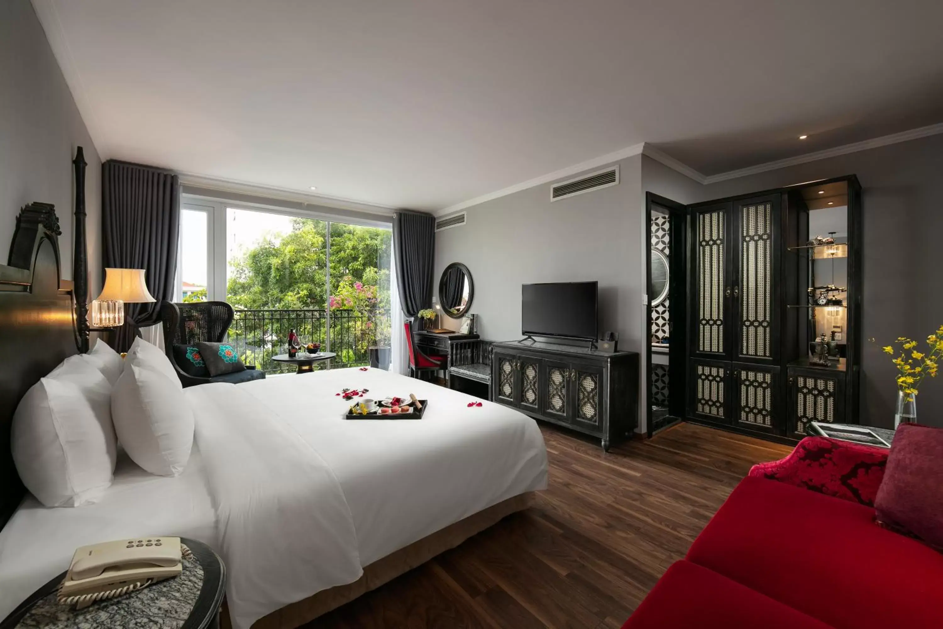 Bedroom, Bed in Shining Central Hotel & Spa Bedroom, Bed in Shining Central Hotel & Spa