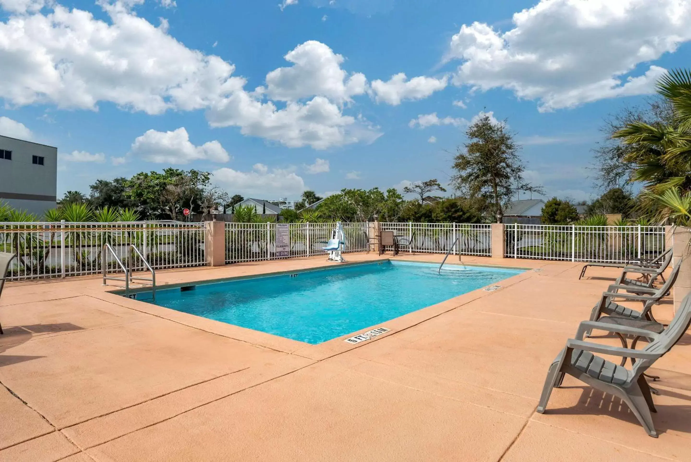 Activities, Swimming Pool in Sleep Inn Destin near Miramar Beach