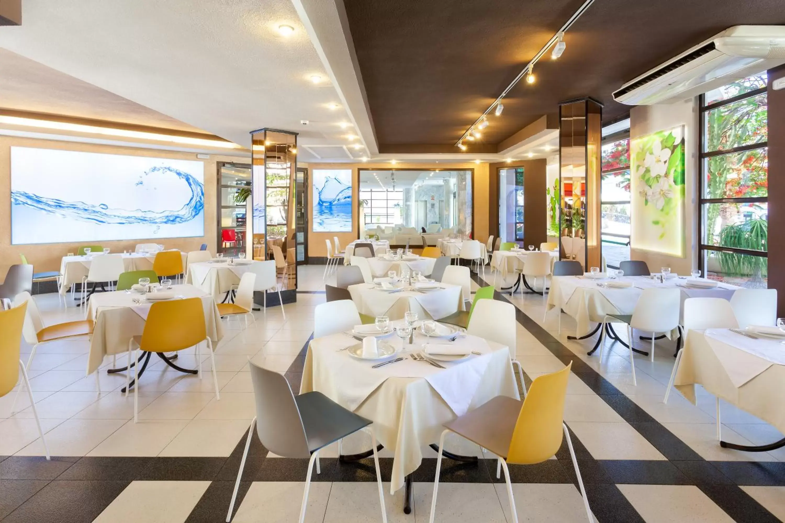 Restaurant/places to eat in Aguamar Apartamentos, Los Cristianos Downtown Restaurant/places to eat in Aguamar Apartamentos, Los Cristianos Downtown