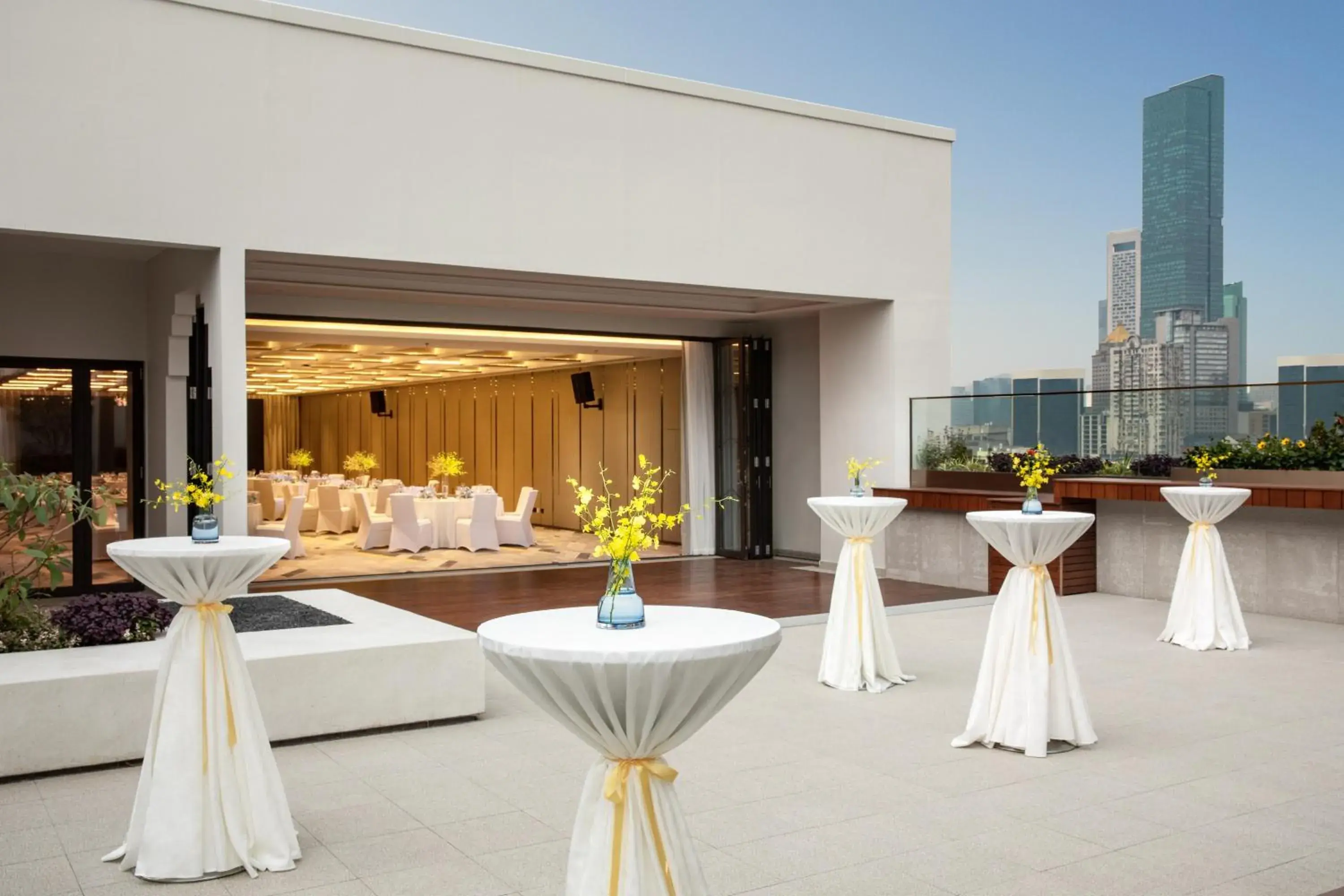 Balcony/Terrace, Banquet Facilities in voco Nanjing Oriental Pearl