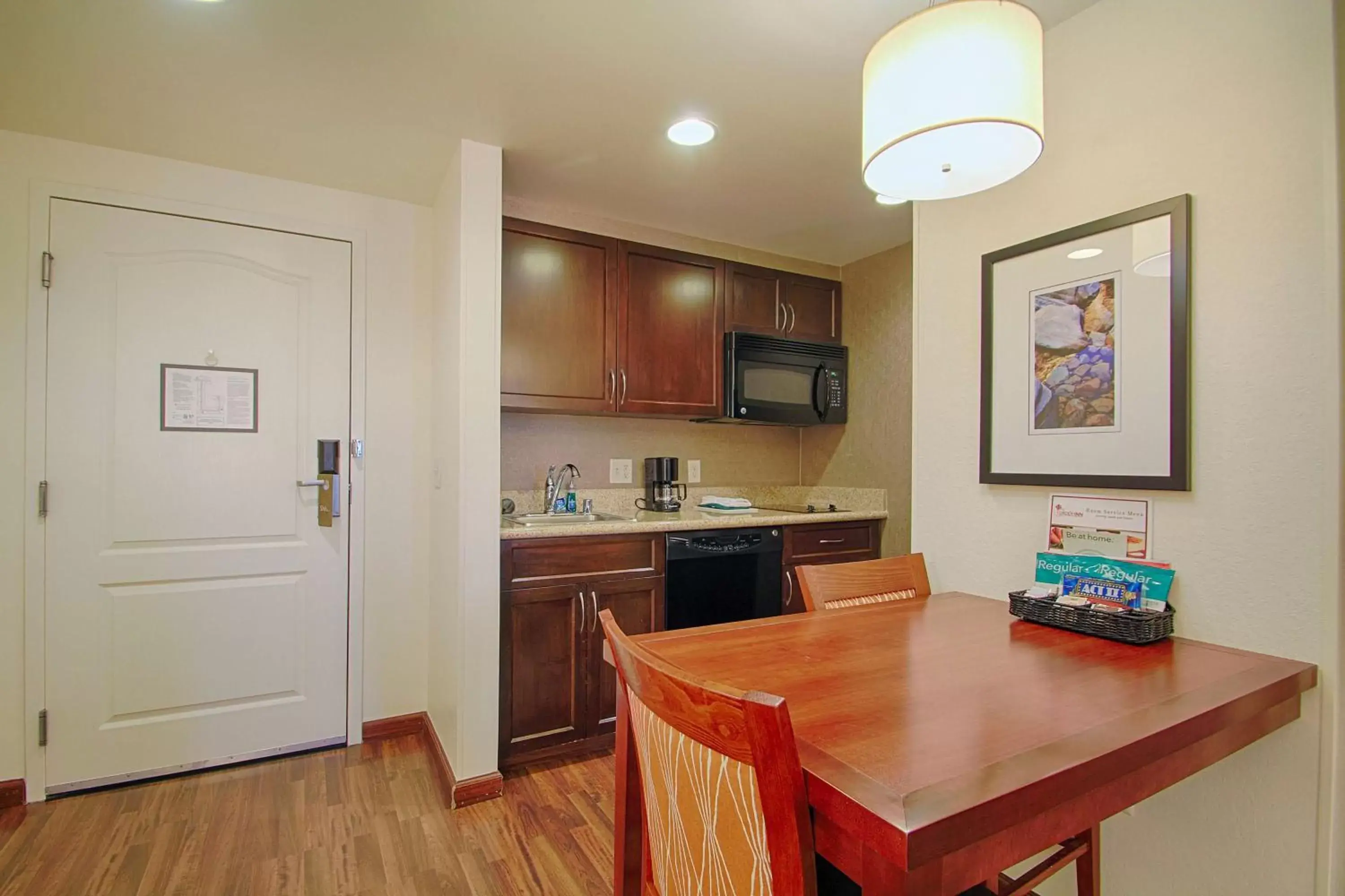 Kitchen or kitchenette, Kitchen/Kitchenette in Homewood Suites By Hilton Las Vegas Airport