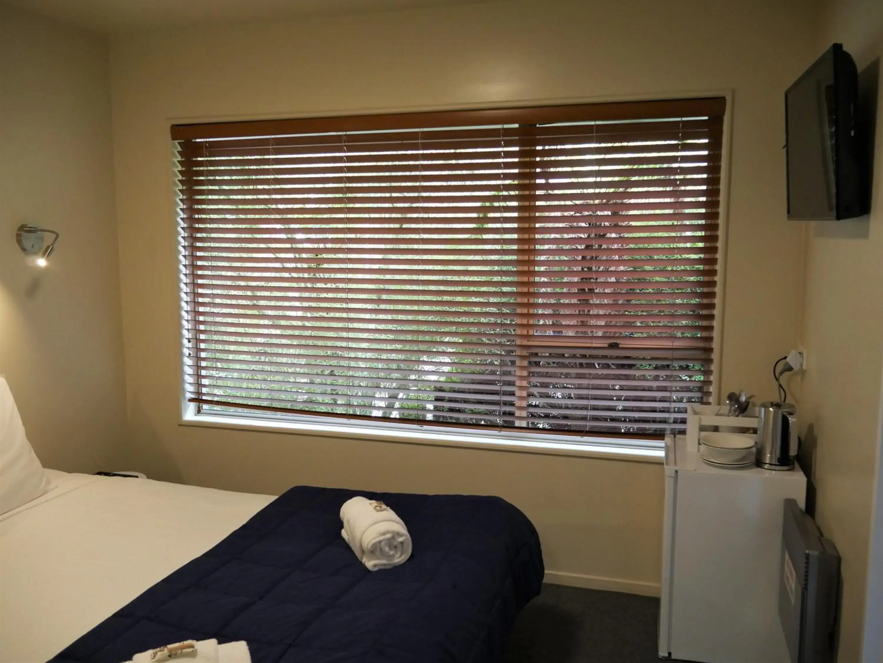 Photo of the whole room, Bed in Kaiteri Lodge