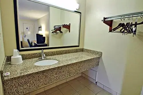 Bathroom in Motel 6-Washington, DC - Convention Center