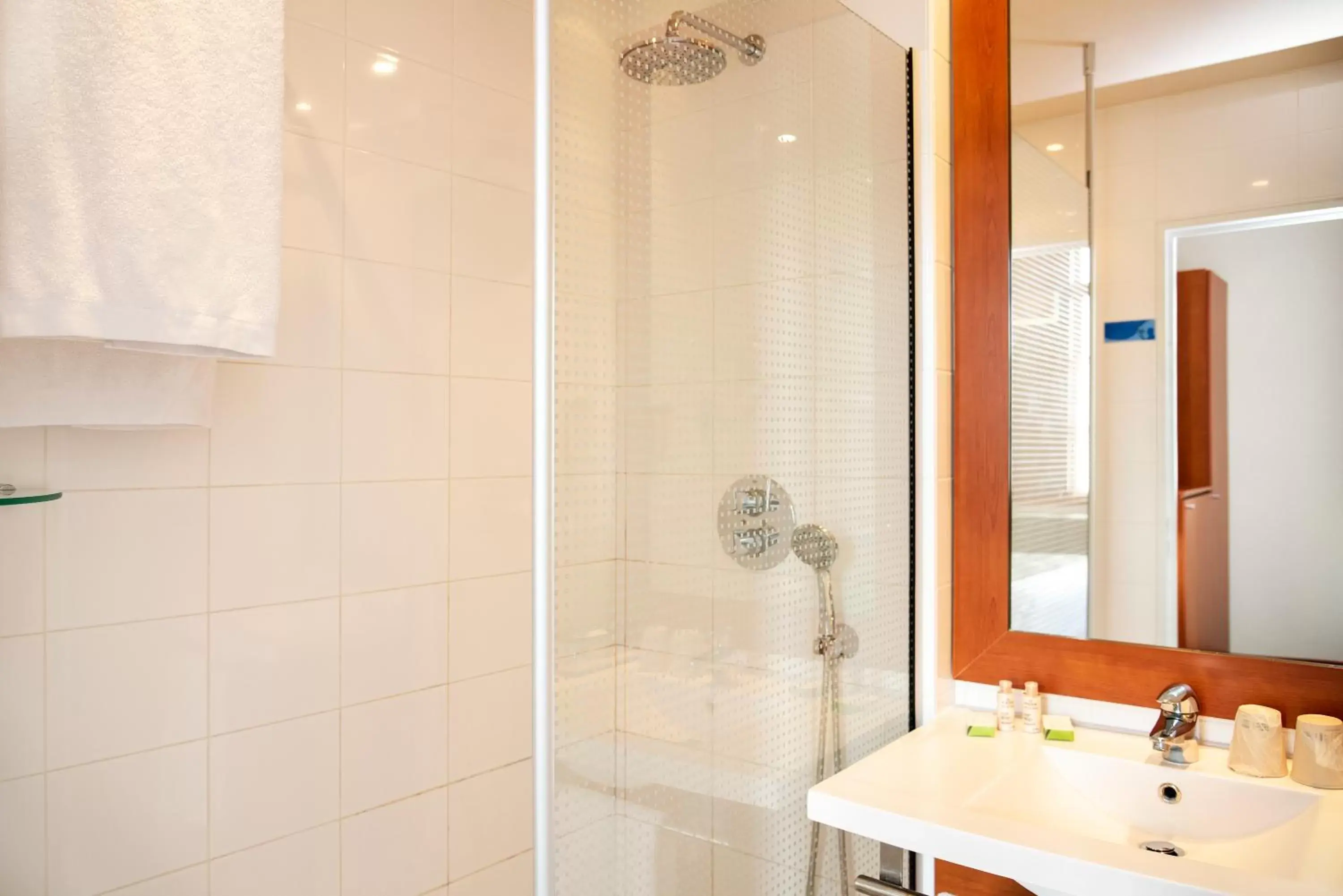 Shower, Bathroom in Best Western Plus Hôtel Colbert