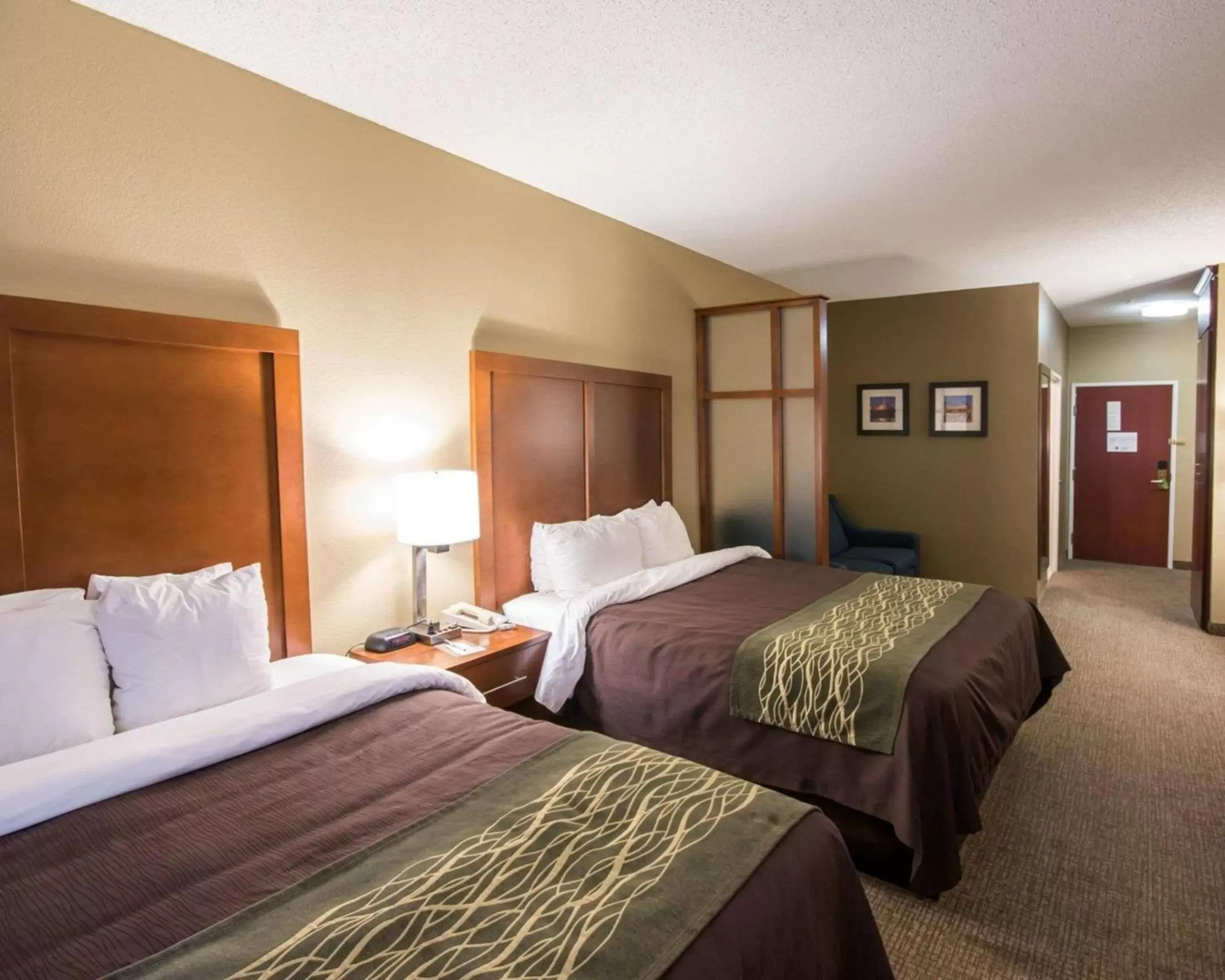 Photo of the whole room, Bed in Comfort Inn Red Oak