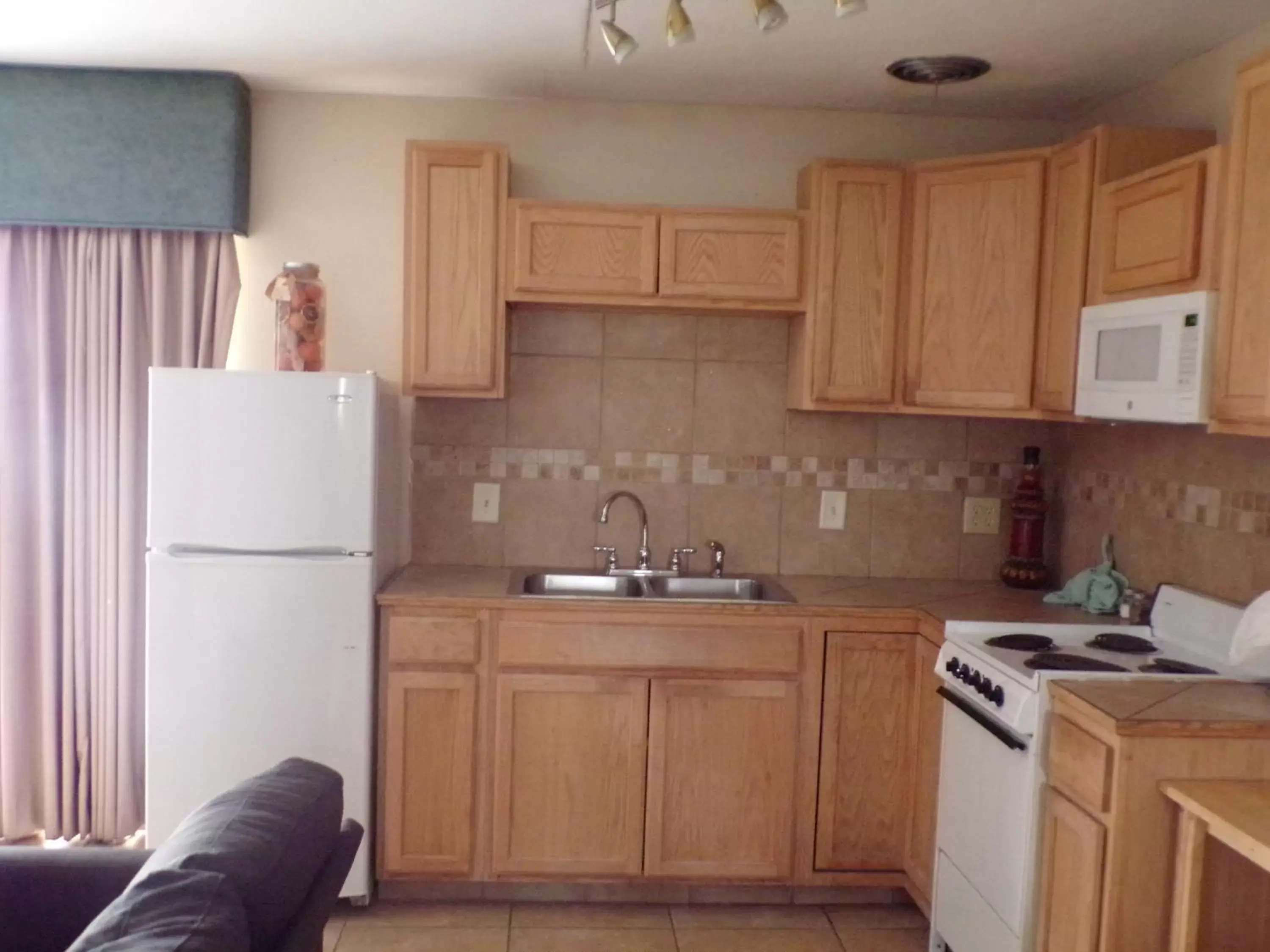 Kitchen or kitchenette, Kitchen/Kitchenette in The Inn at Deep Canyon