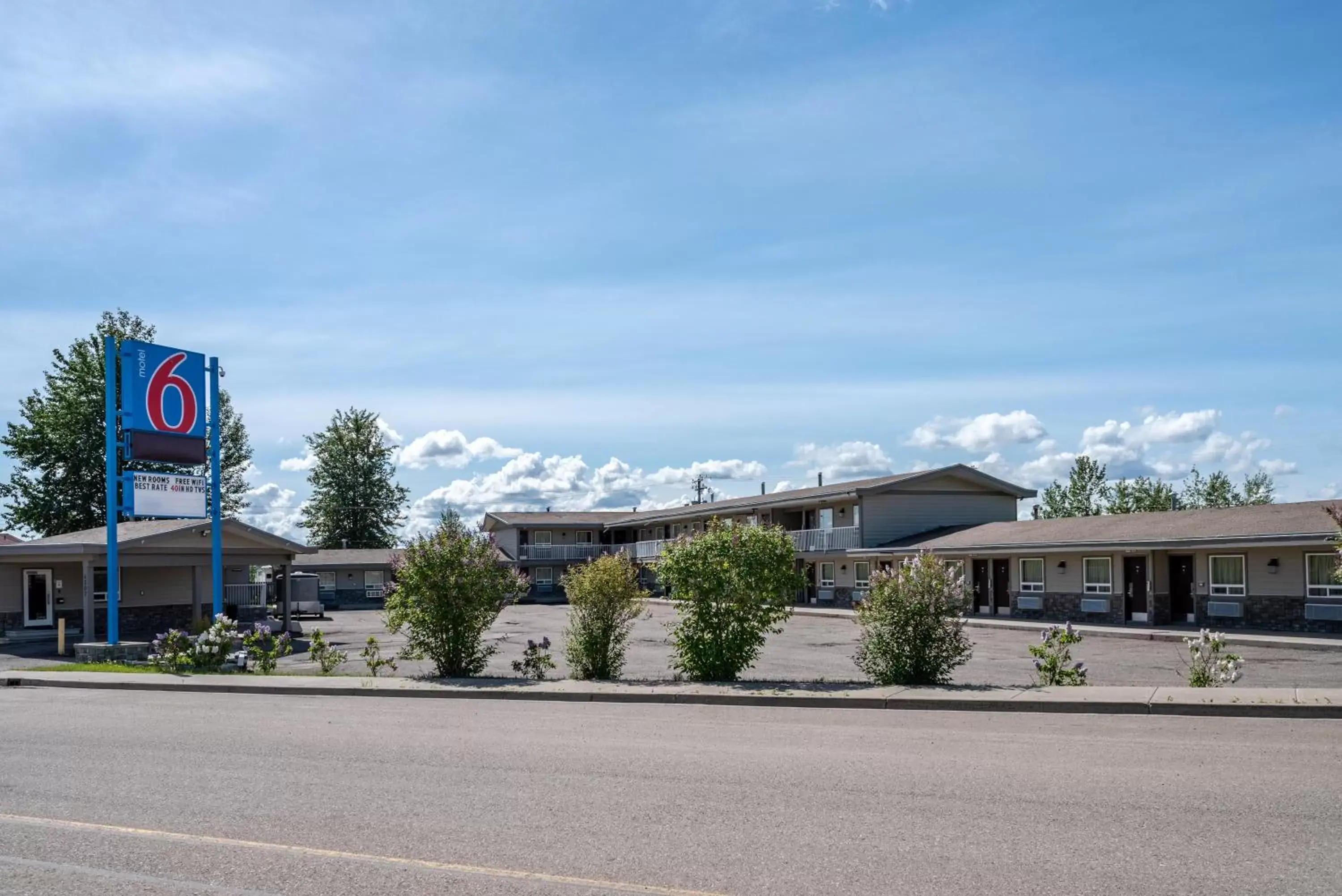 Facade/entrance, Property Building in Motel 6-Fort Nelson, BC