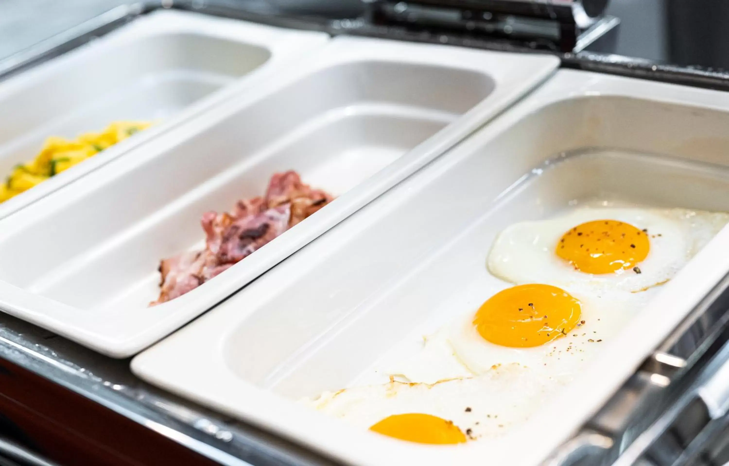 Breakfast, Kitchen/Kitchenette in Hotel Hofgarten Luzern