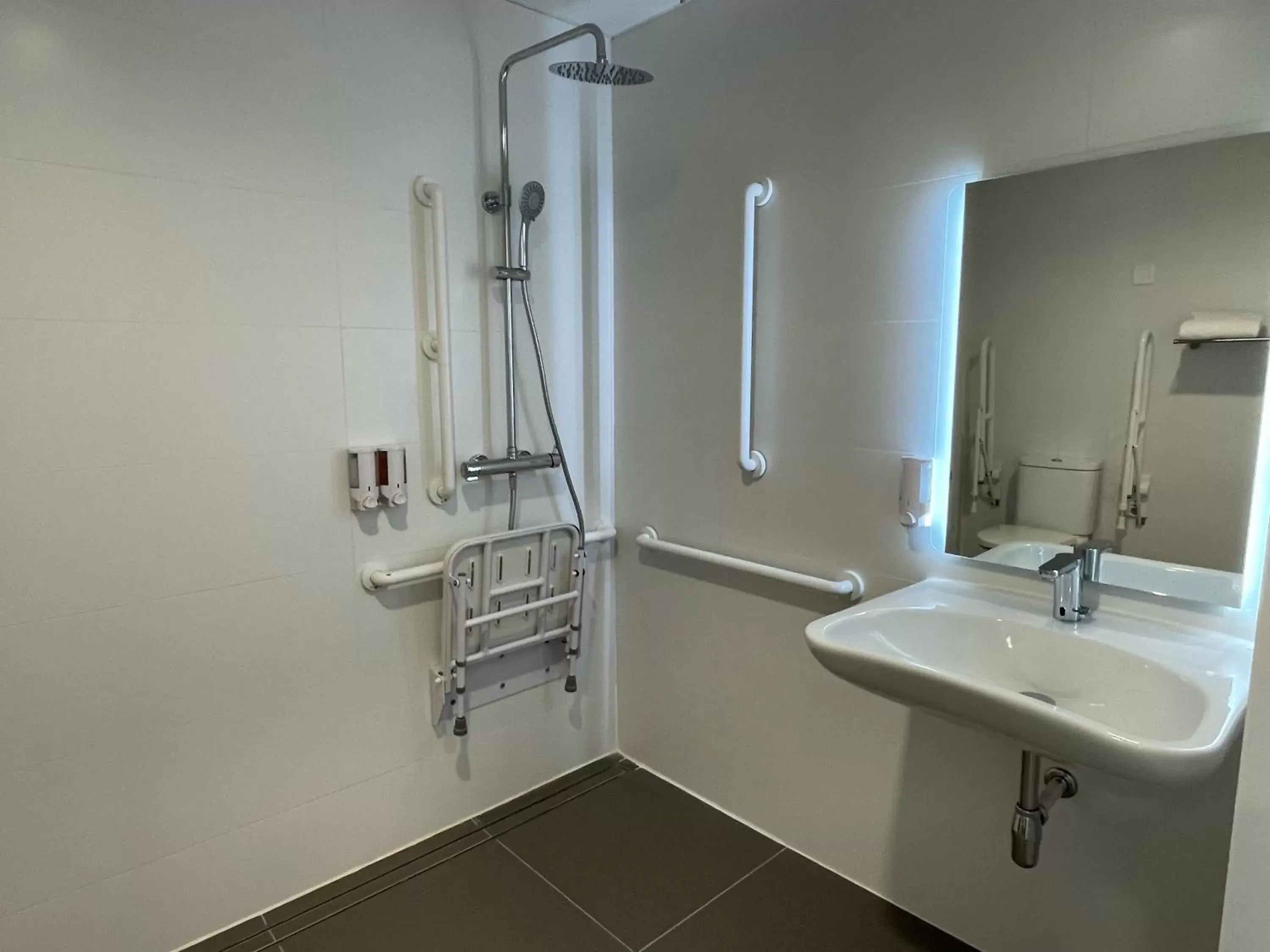 Shower, Bathroom in Hotel C31