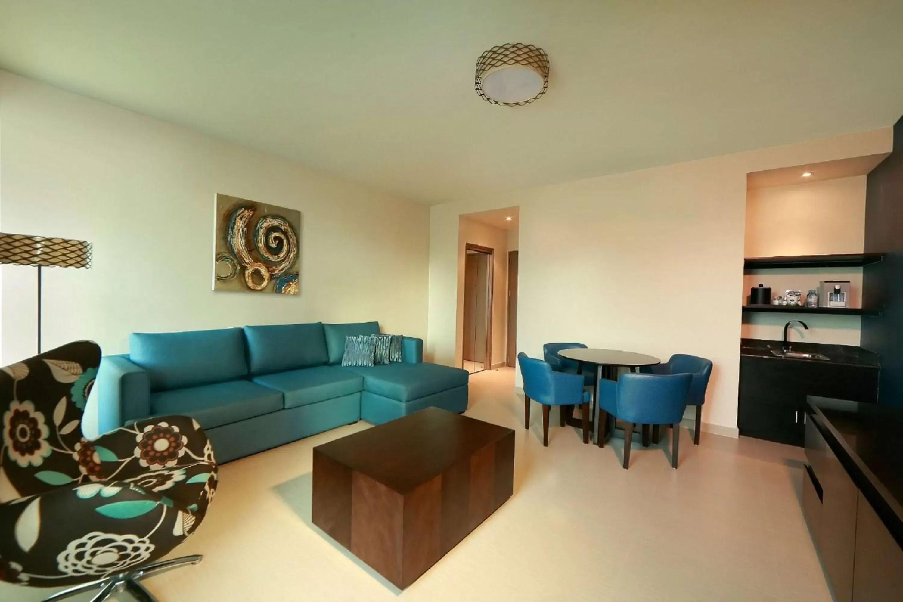 Living room, Seating Area in Hampton by Hilton Panama