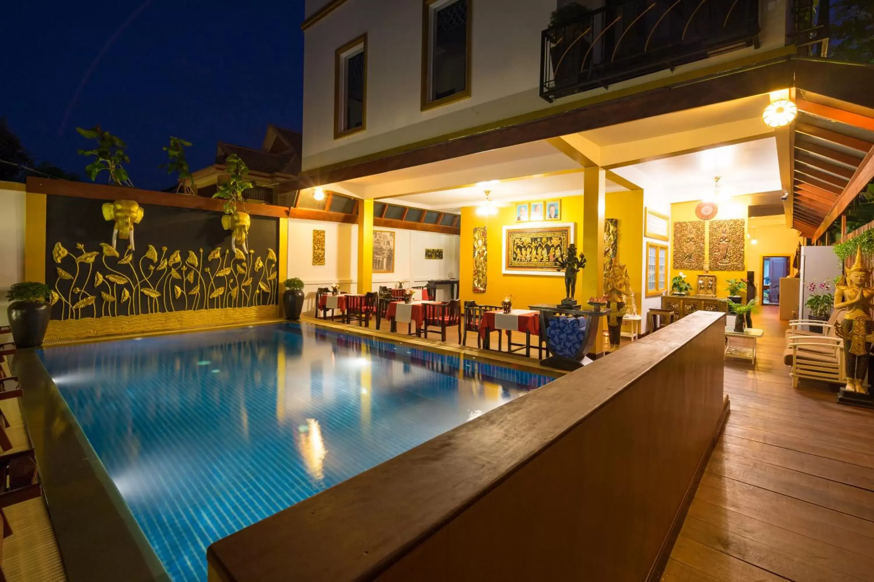 Restaurant/places to eat, Swimming Pool in Beyond Yangon Inn
