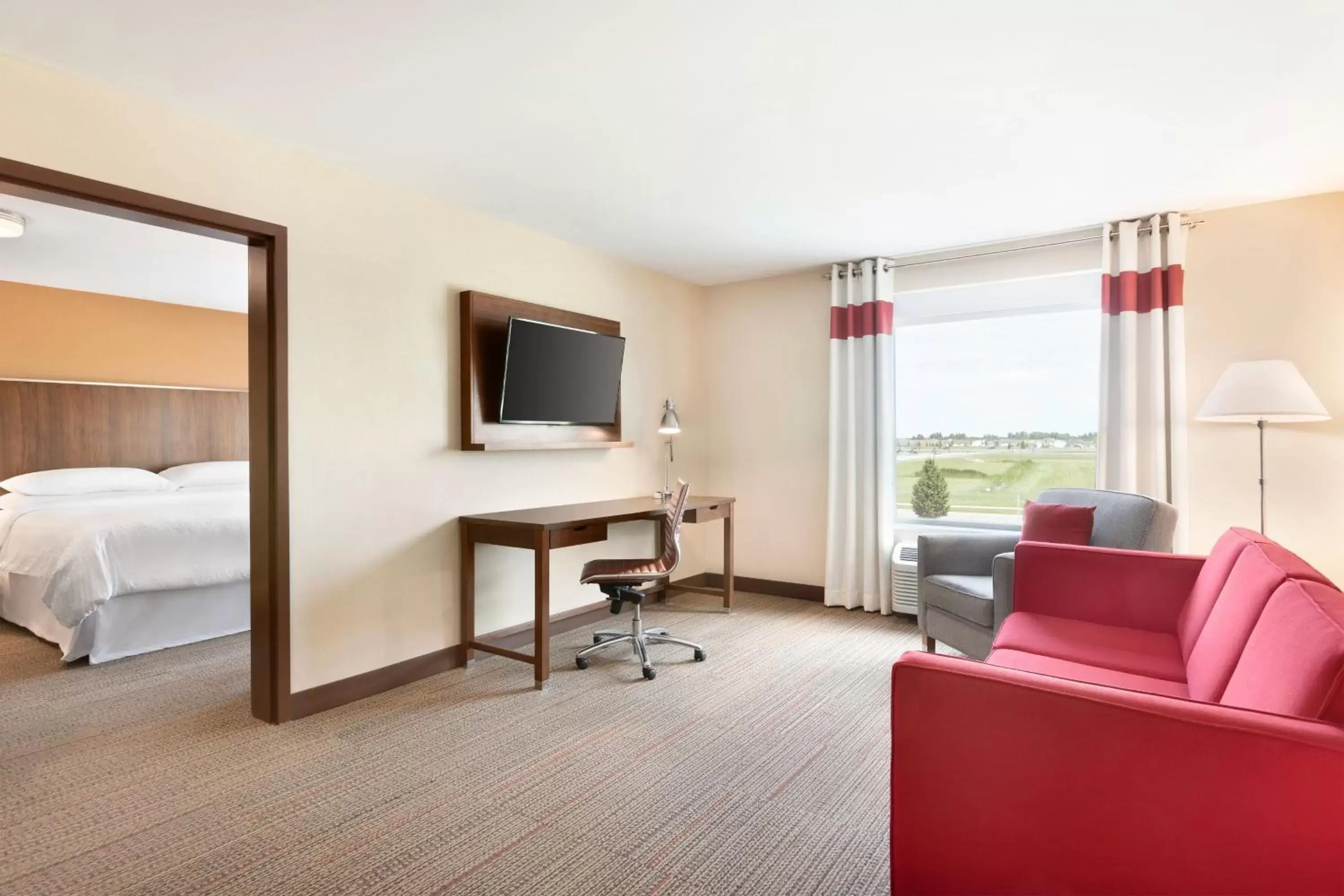 Bedroom, TV/Entertainment Center in Four Points by Sheraton Fargo Medical Center