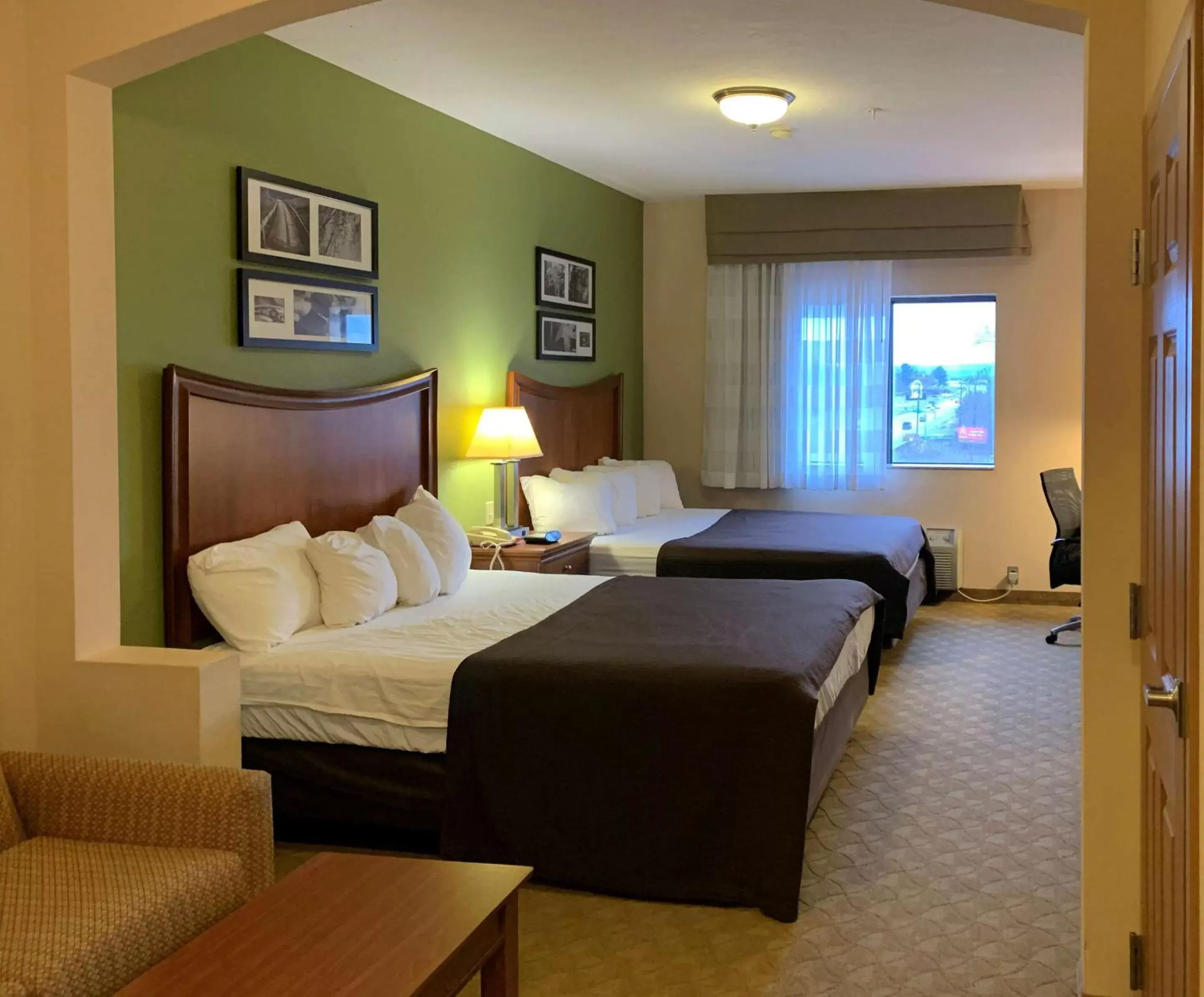 Photo of the whole room, Bed in Sleep Inn & Suites Gettysburg