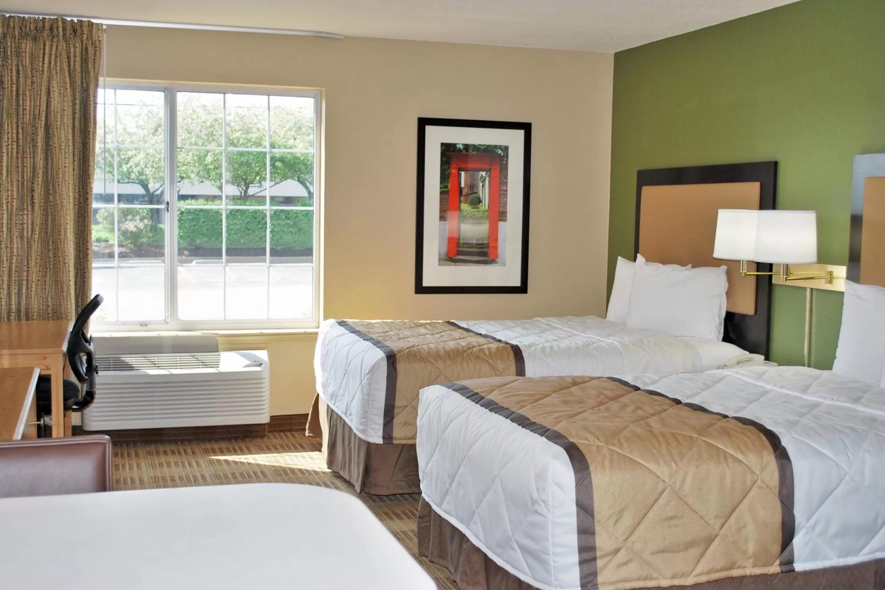 Bed in Extended Stay America Select Suites - St Louis - Airport - Central