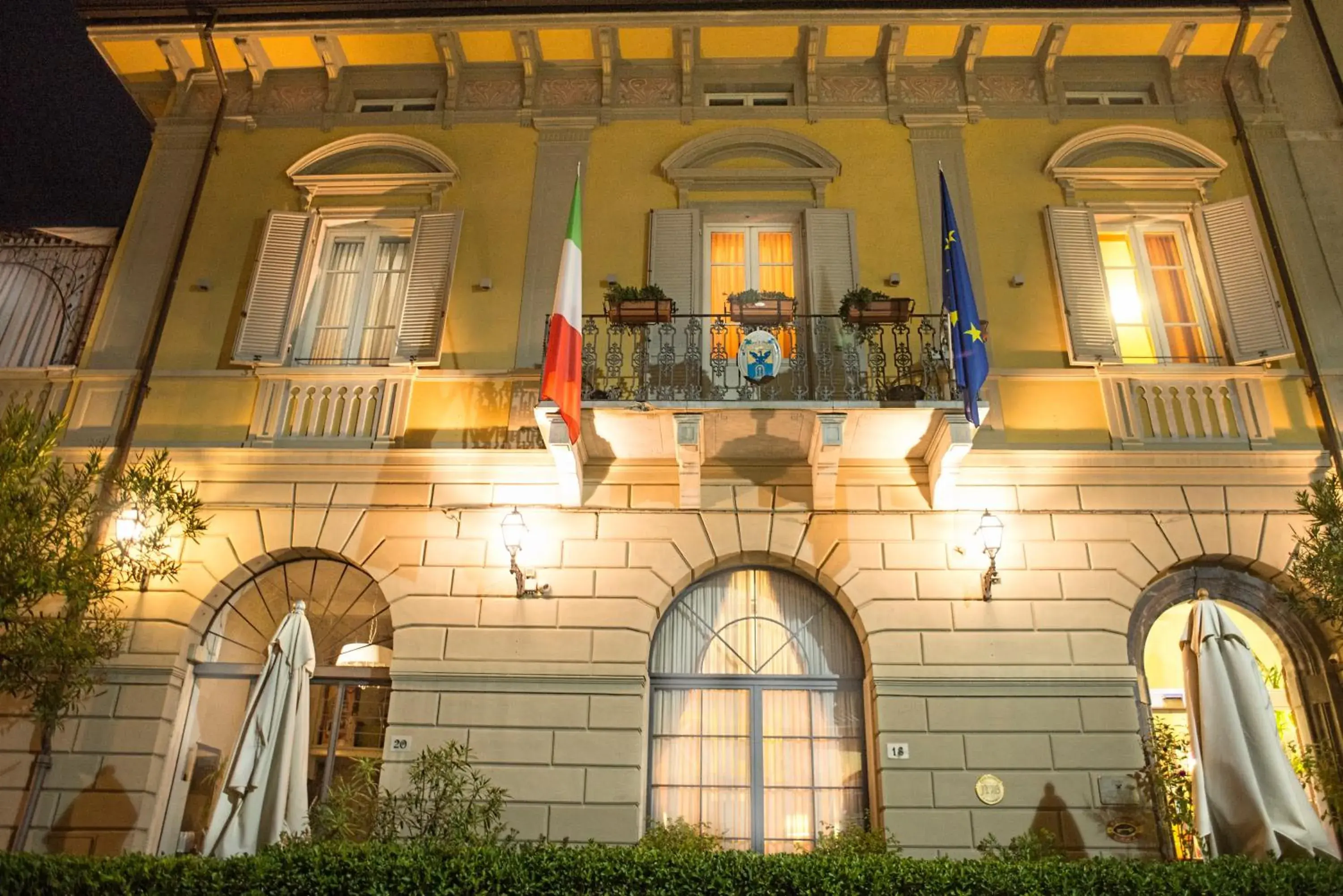 Facade/entrance, Property Building in Hotel Palazzo Guiscardo