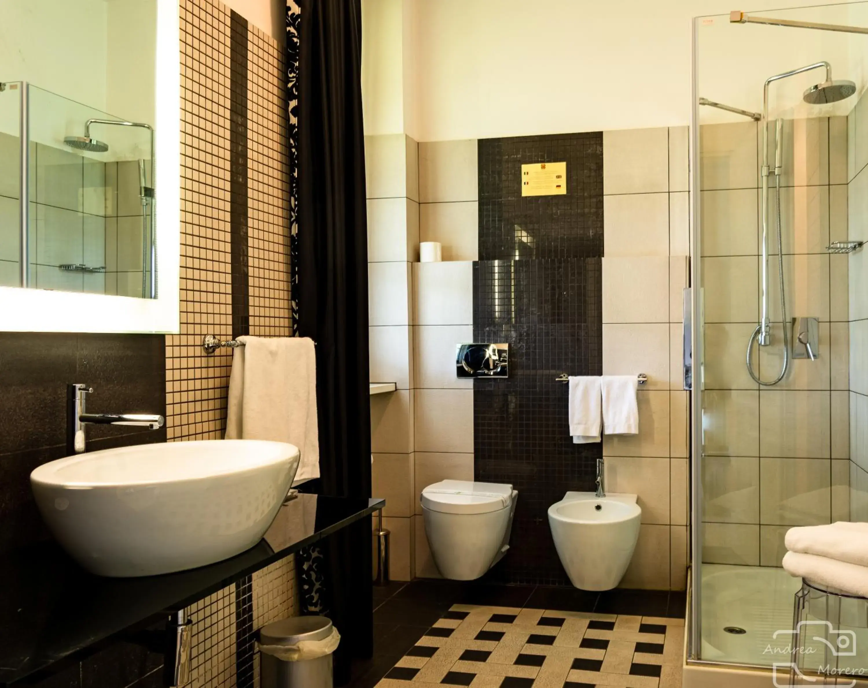 Shower, Bathroom in Hotel I Somaschi