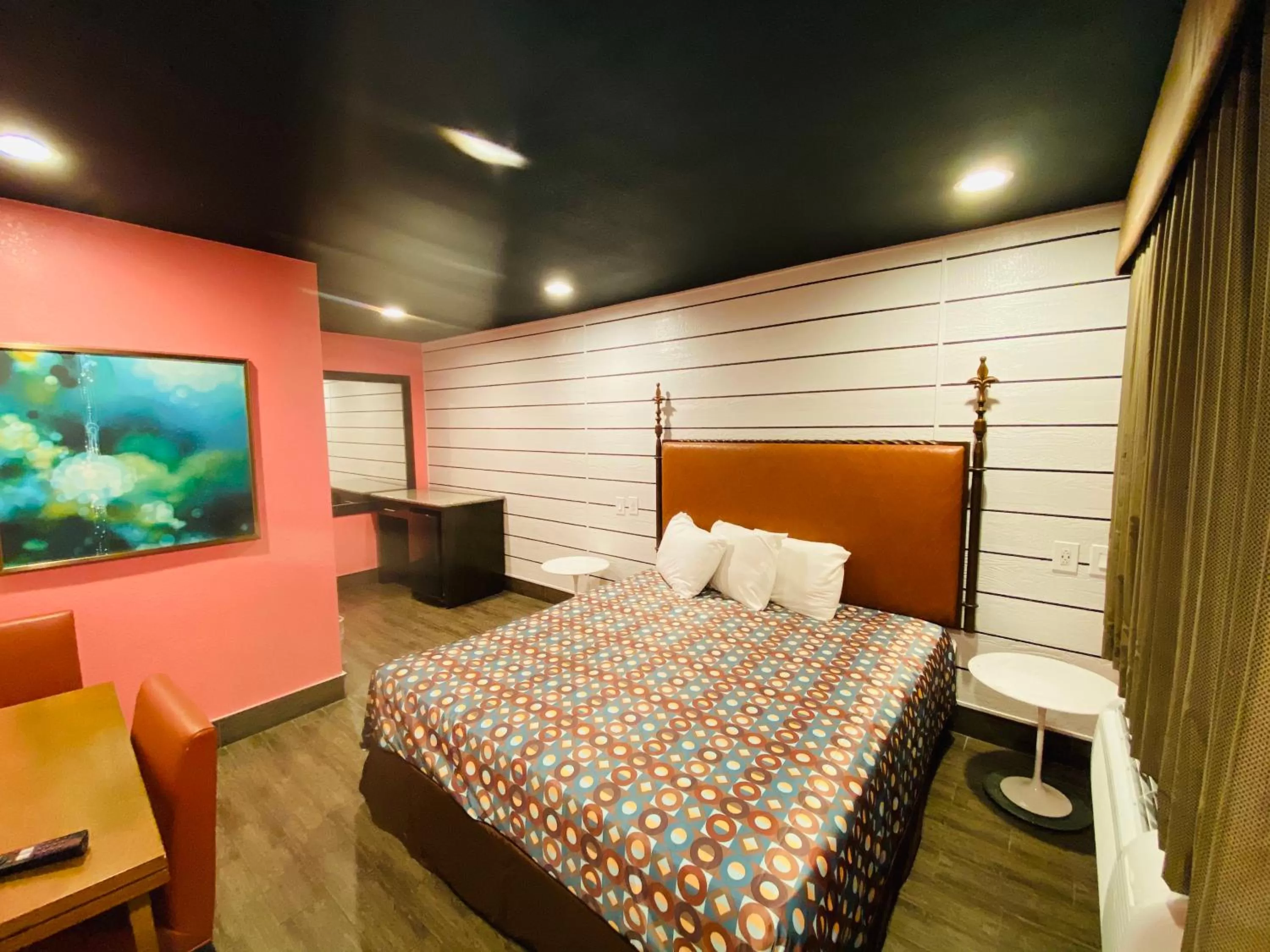 Bed in Casa Valentine Inn - Los Angeles