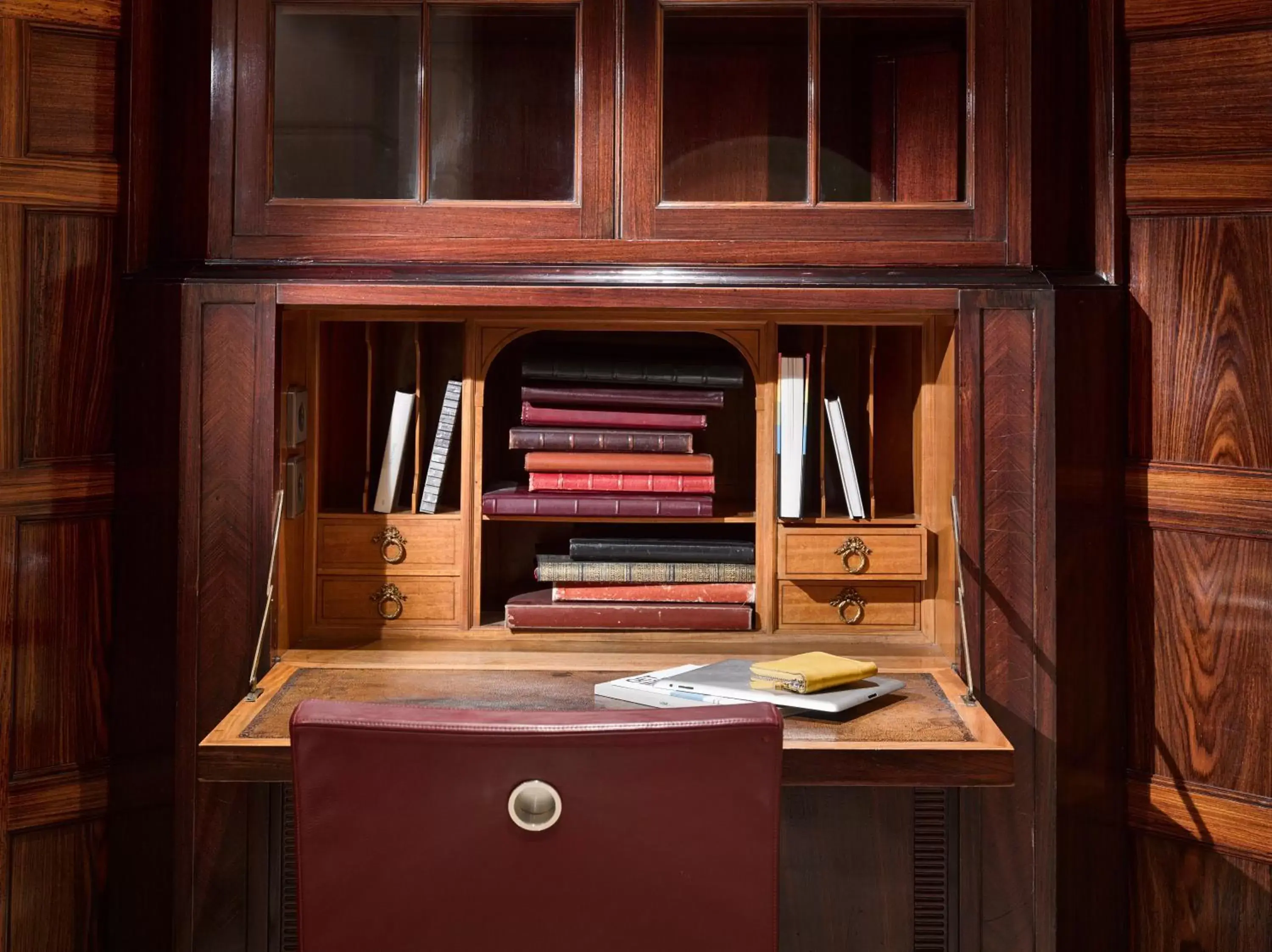 Decorative detail, Library in K+K Palais Hotel