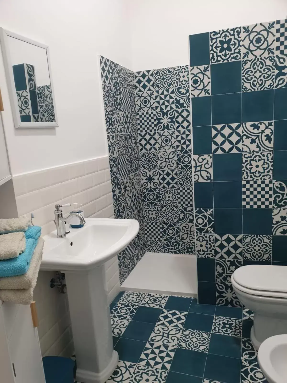 Shower, Bathroom in La Terrazza sul Porto