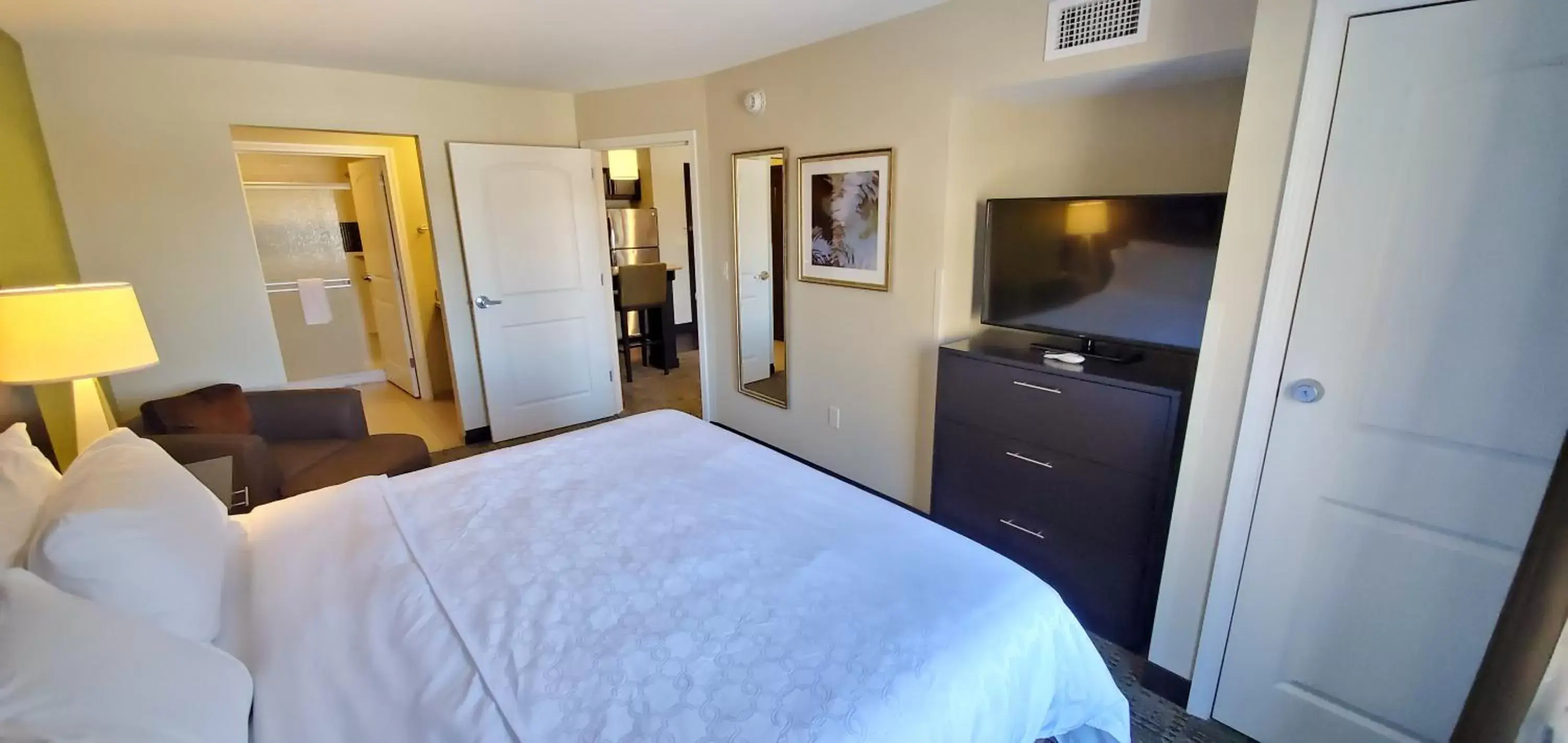 Photo of the whole room, TV/Entertainment Center in Staybridge Suites Eau Claire - Altoona, an IHG Hotel